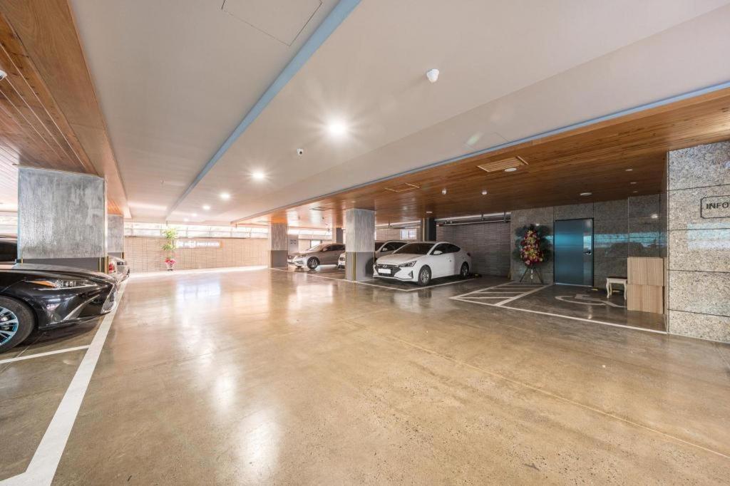 Hotel PIED Exco view 5