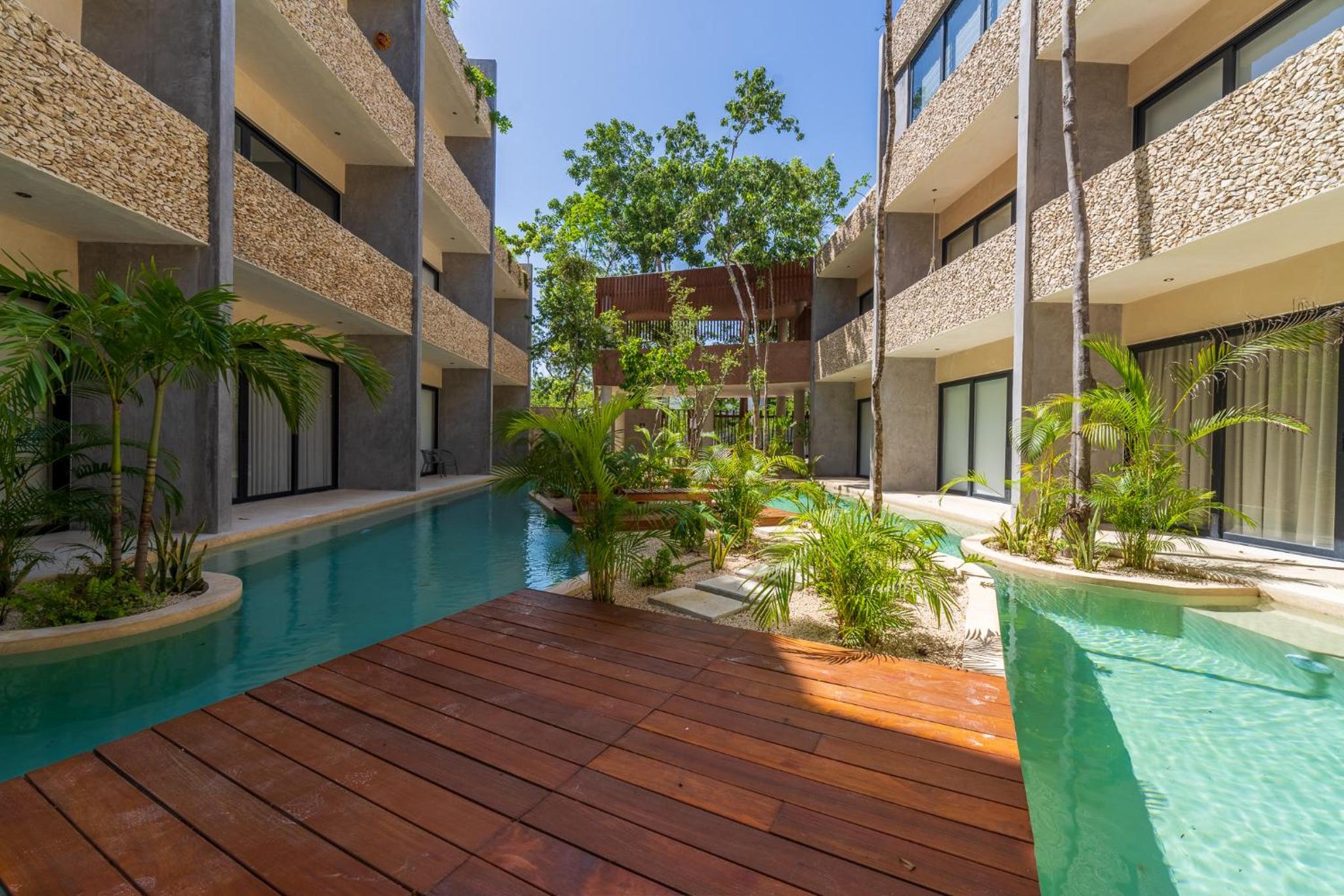 *Jungle PH w/pool, close to Downtown & Beach view 2