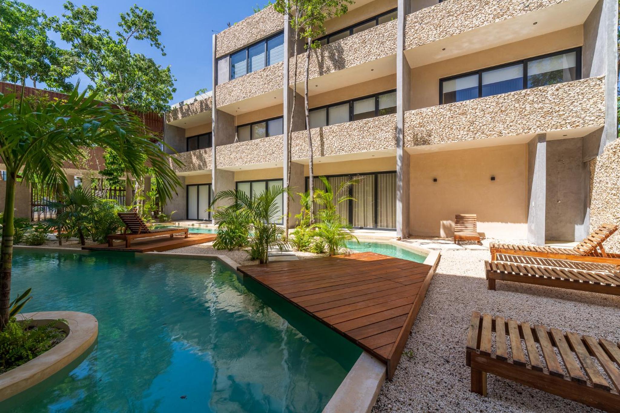 *Jungle PH w/pool, close to Downtown & Beach view 5