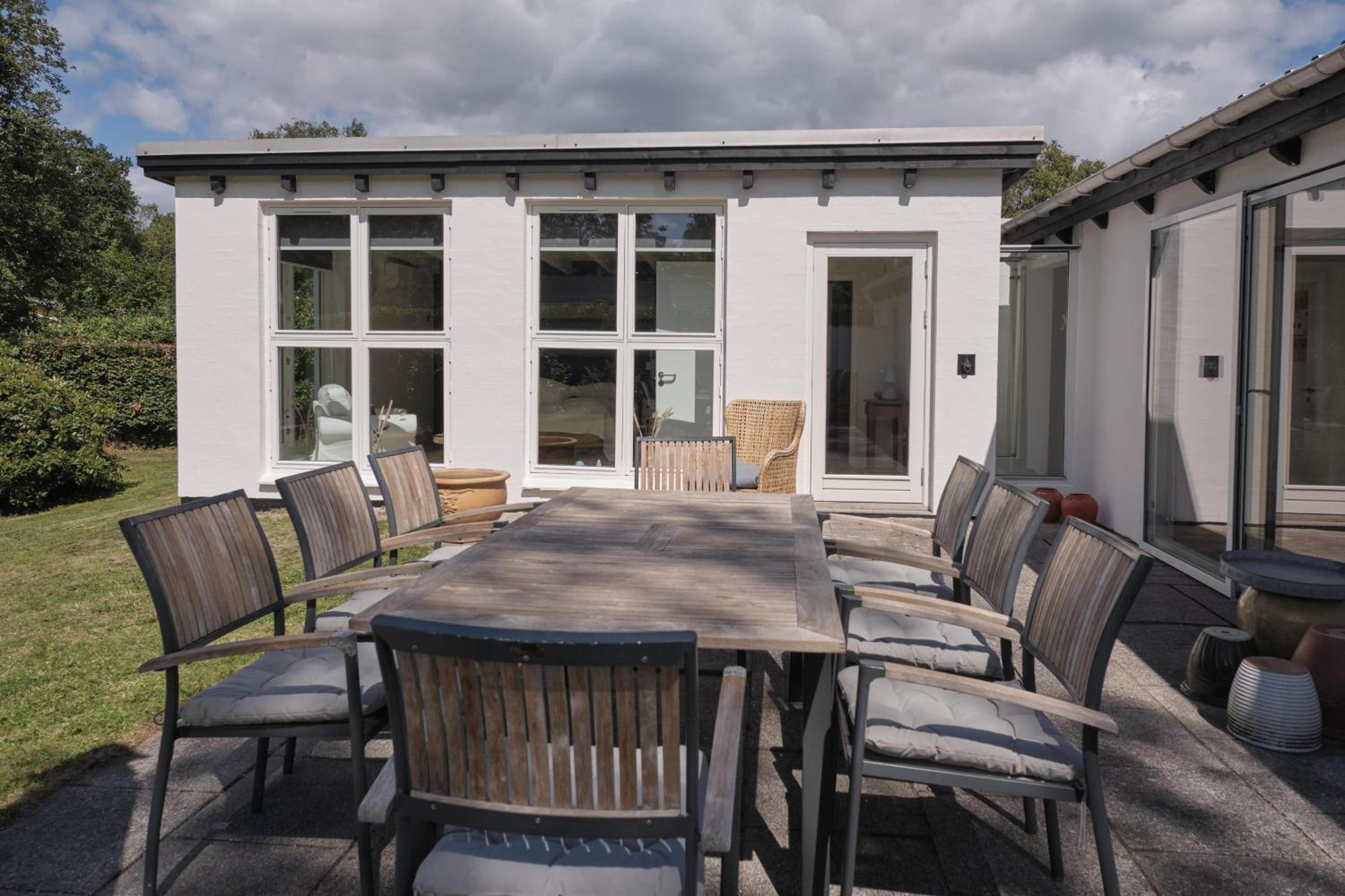 Well-Maintained House On Large Plot Only 250 Meters From Child-Friendly Sandy Beach