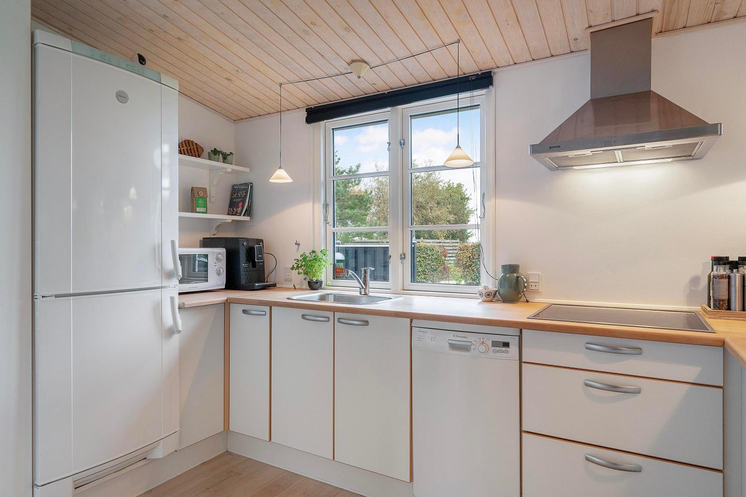 Charming And Well-Kept Holiday Home With Sea Glimpse Near Ebeltoft