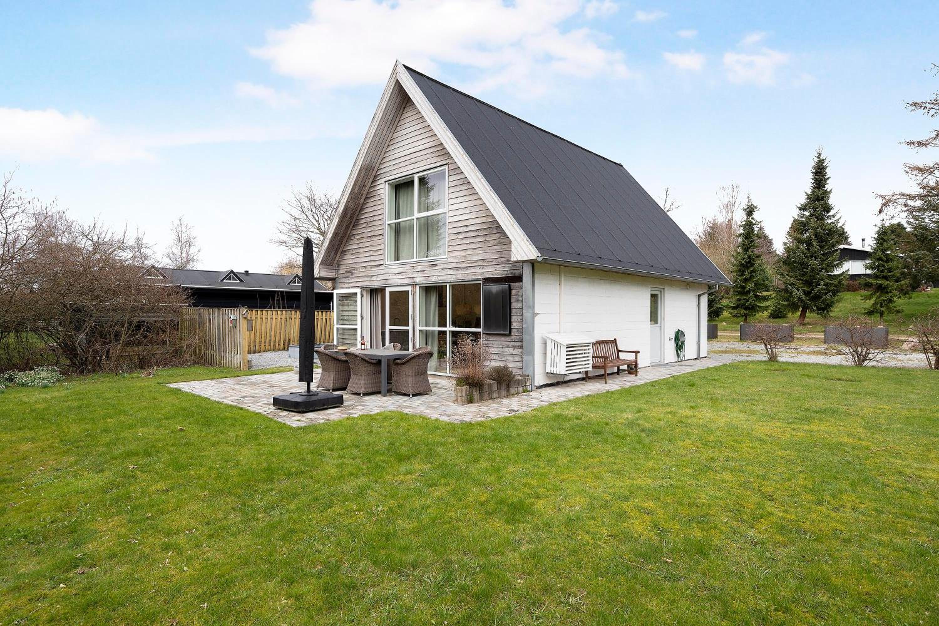 Charming And Well-Kept Holiday Home Near The Child-Friendly Beach At Begtrup Vig
