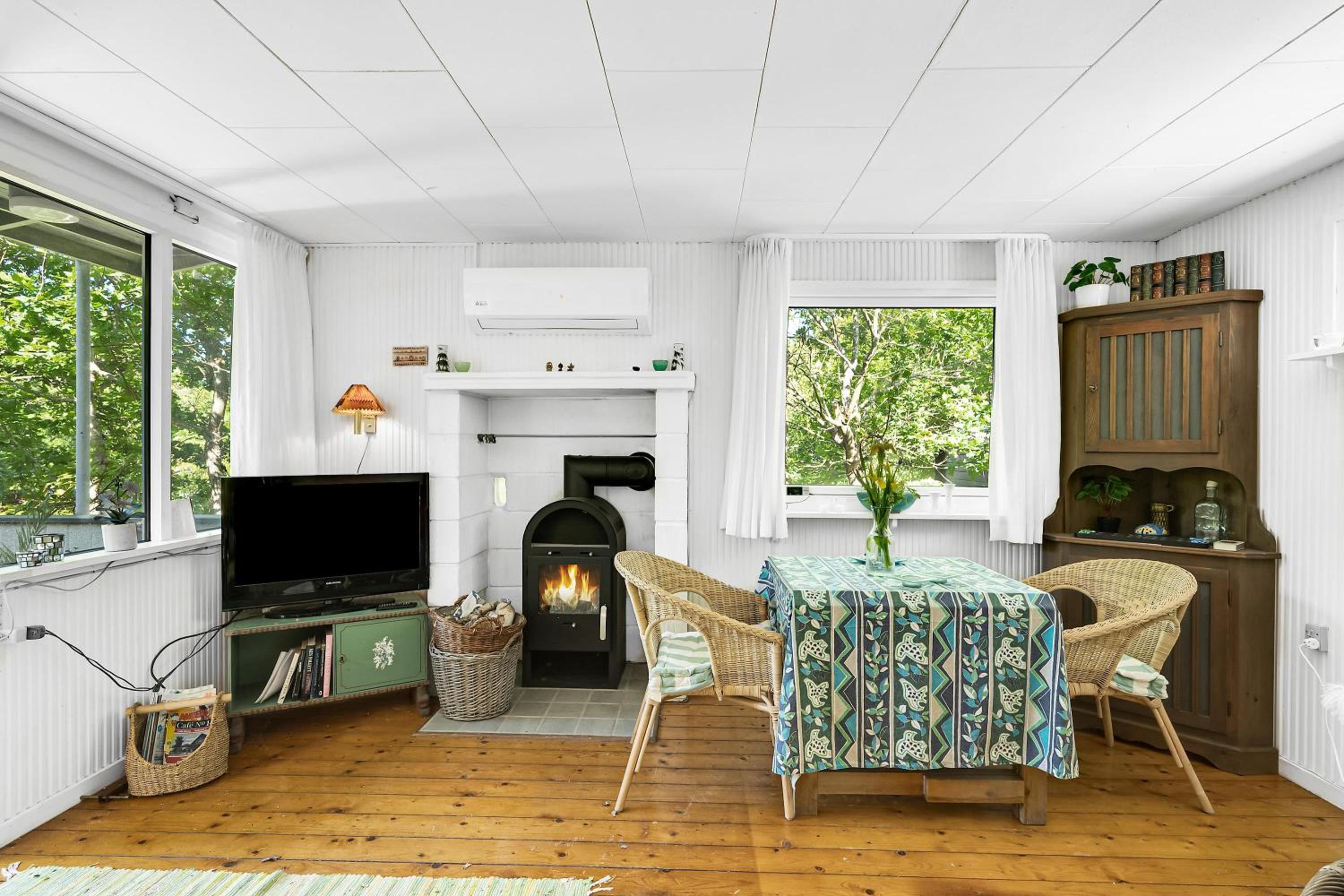 Authentic Holiday Cottage Near Fjellerup Beach