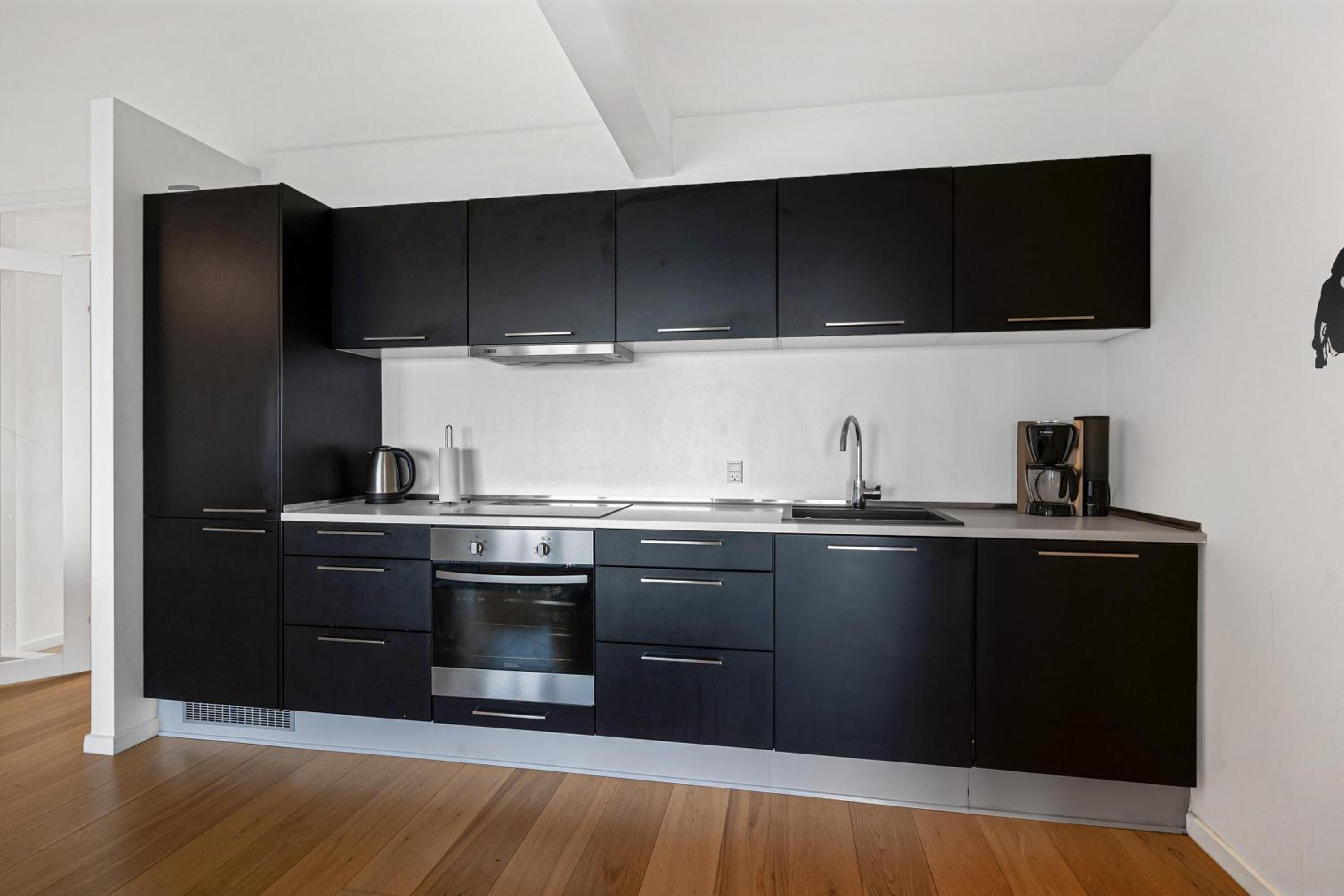 Bright 1St-Floor Apartment