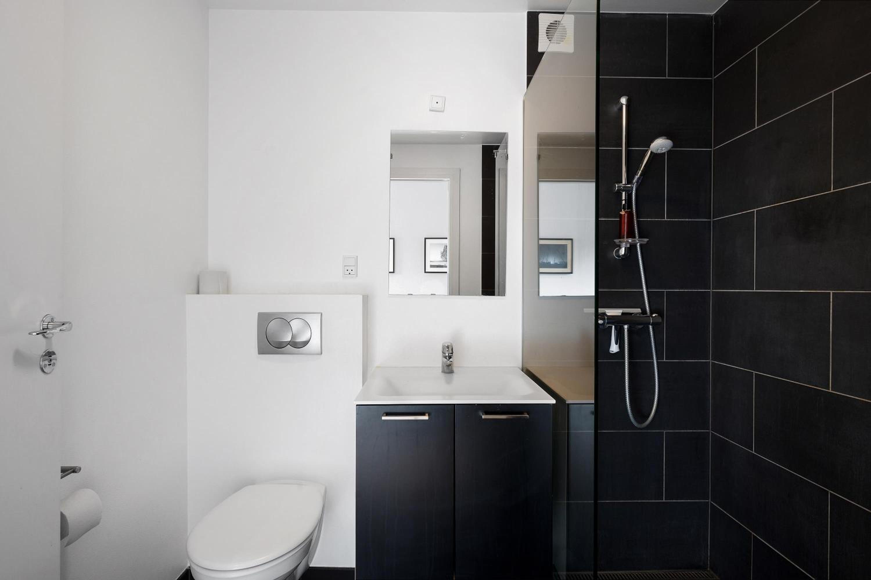 Bright 1St-Floor Apartment