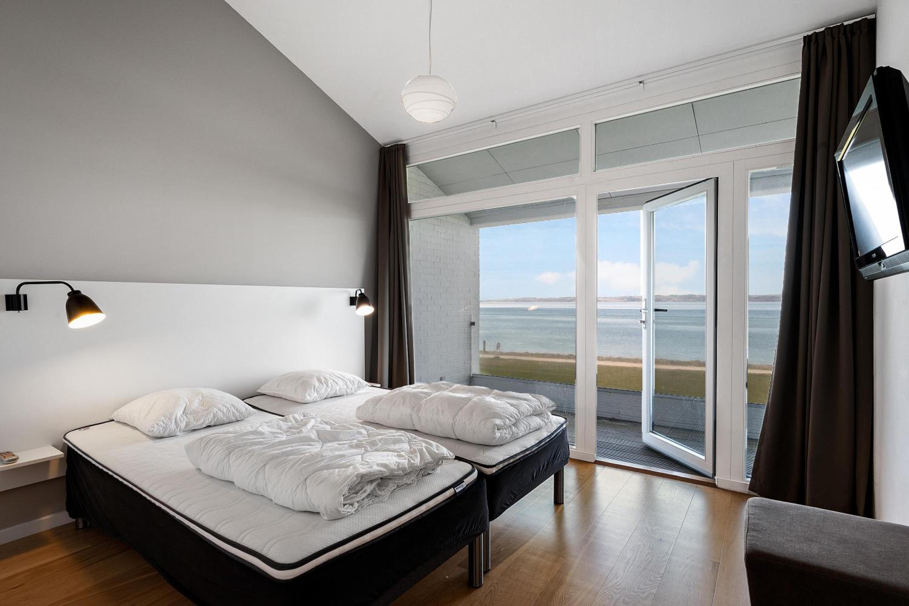 Bright 1St-Floor Apartment