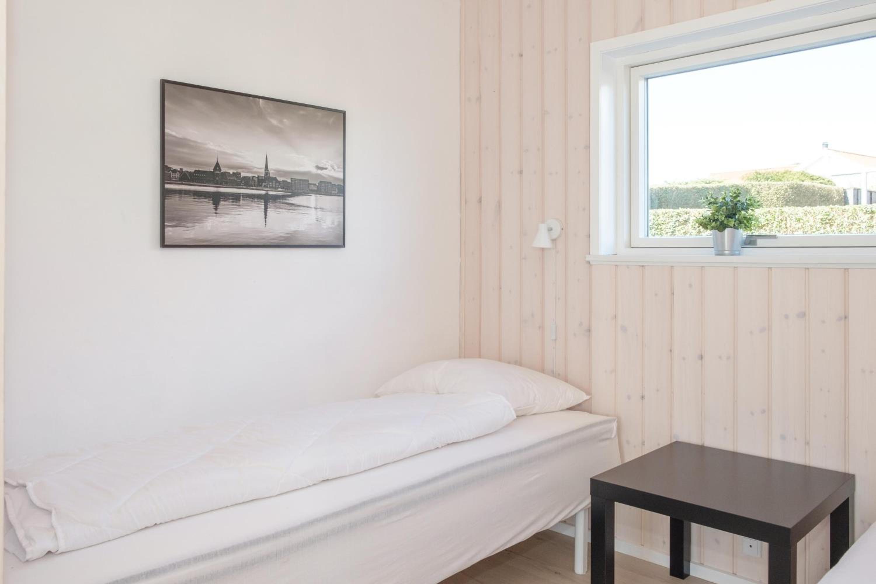 Nice Home In Rønde With 3 Bedrooms And Wifi