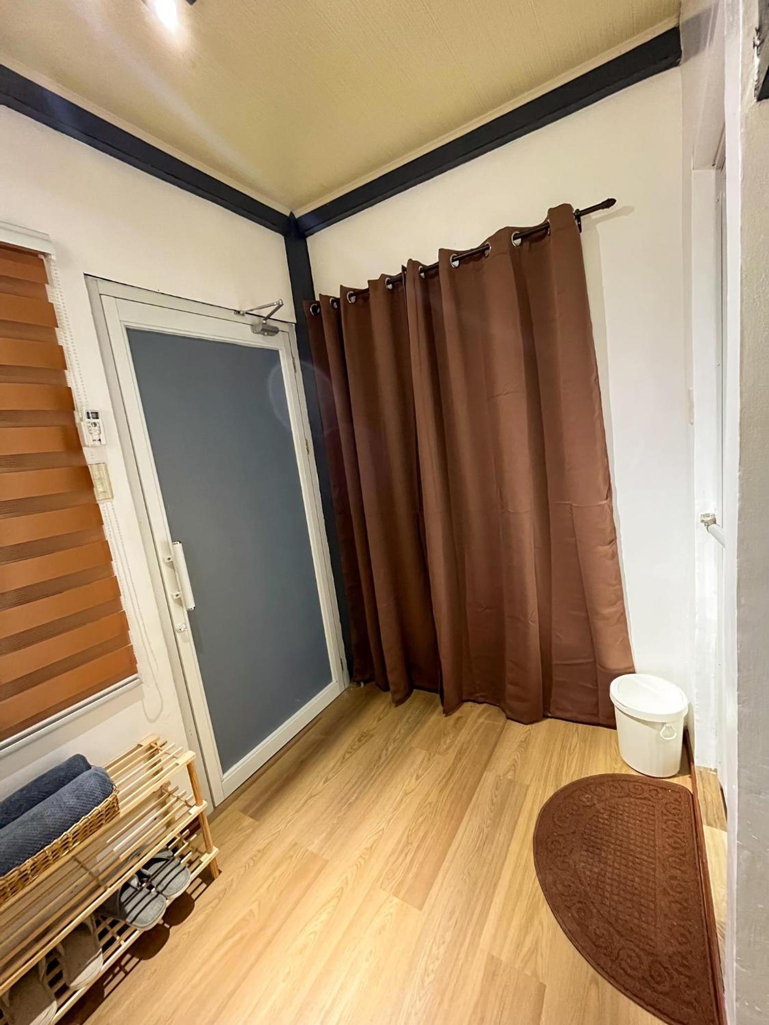 Lee's Transient Unit 1 view 2
