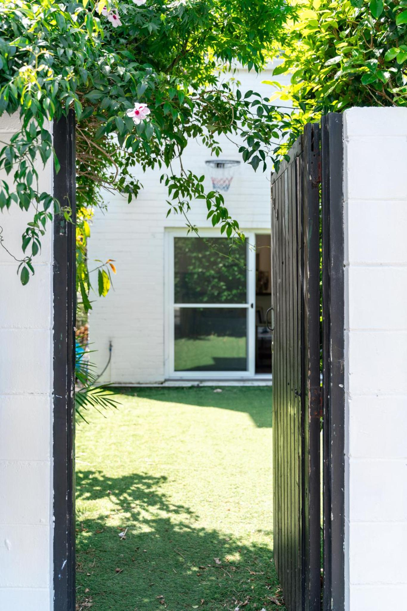 Garden Retreat 5-BDR House near Centennial Park