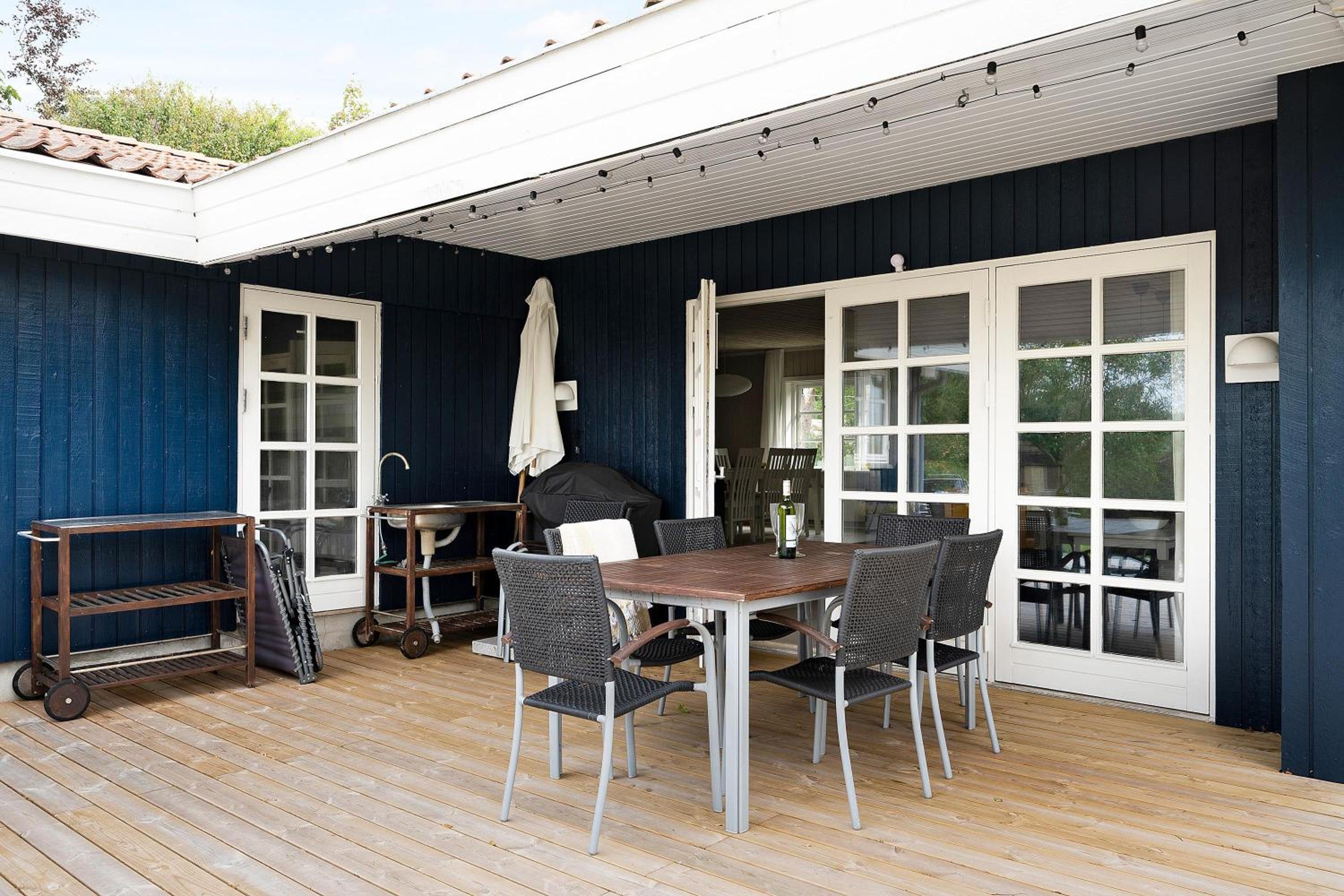 Stylish 10-Person Holiday Home With Spa Perfect For Families And Groups view 5