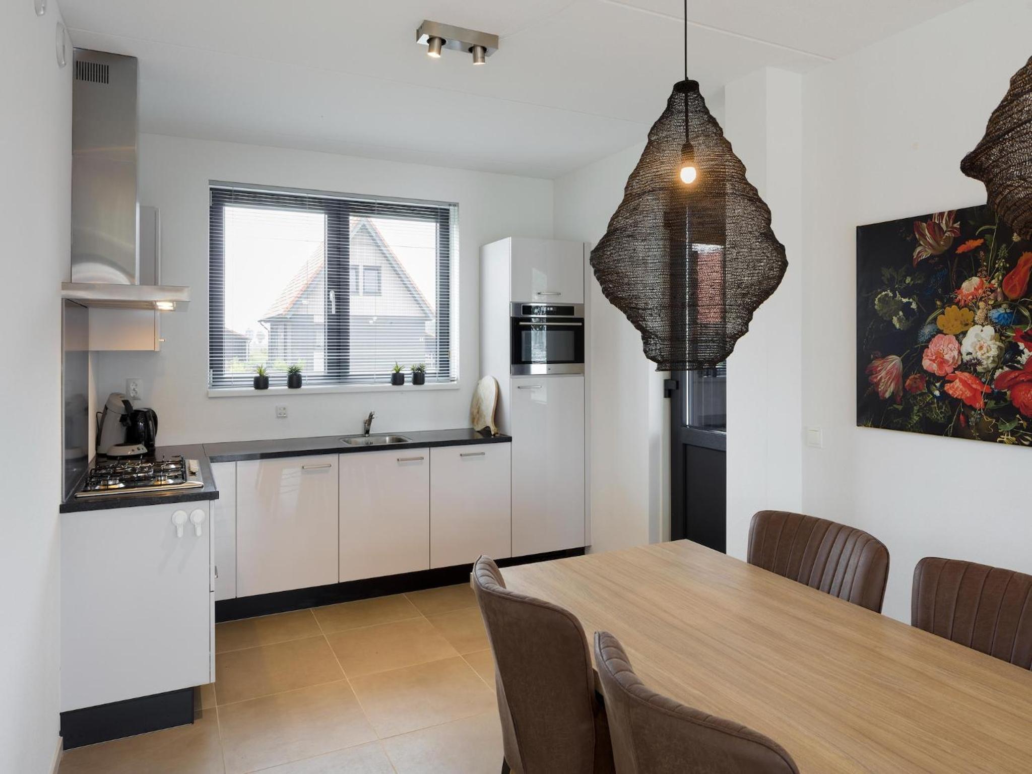 Modern water villa with two bathrooms, on a holiday park near the Frisian Lakes view 3
