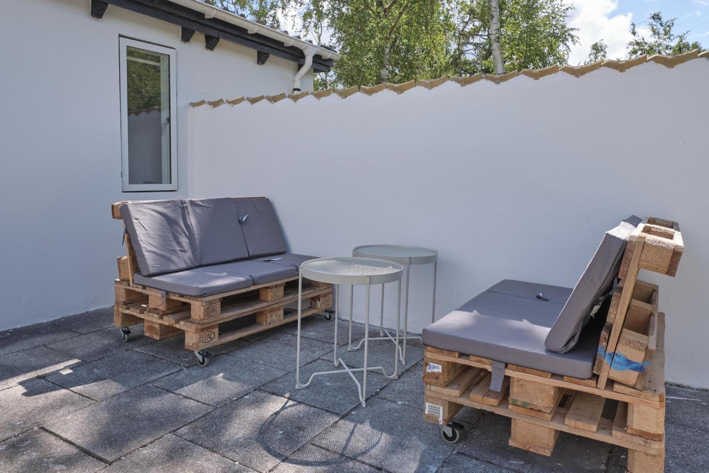 Well-Maintained House On Large Plot Only 250 Meters From Child-Friendly Sandy Beach