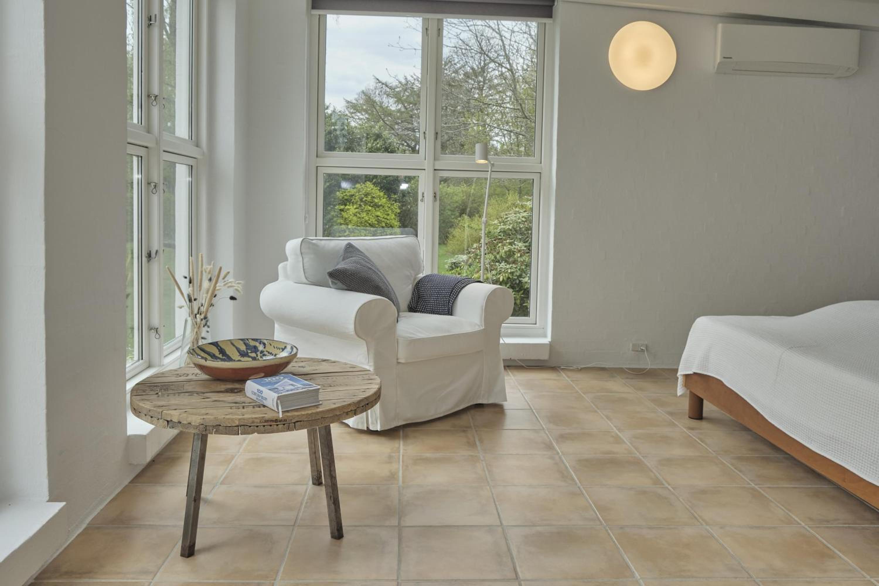 Well-Maintained House On Large Plot Only 250 Meters From Child-Friendly Sandy Beach