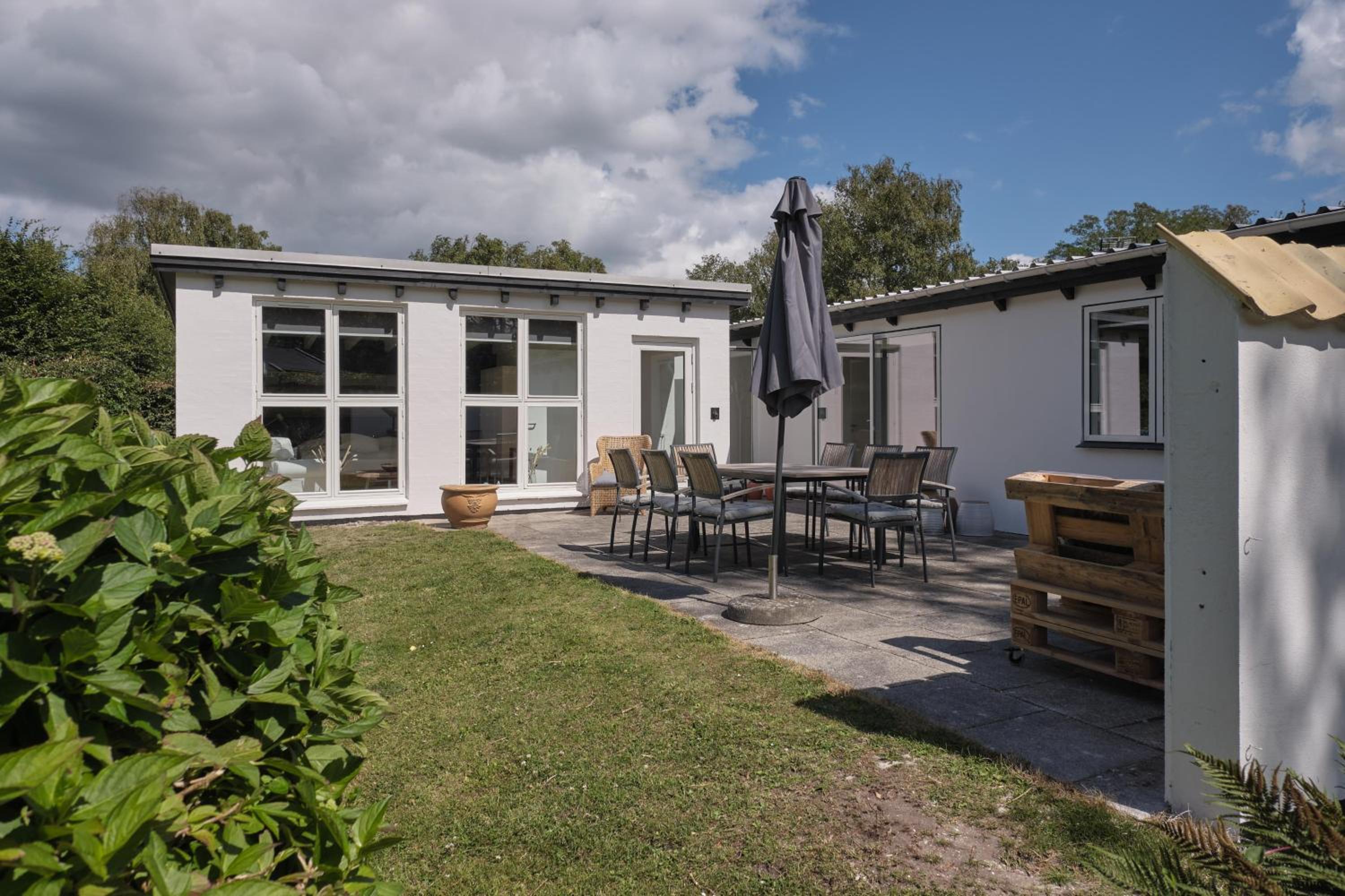 Well-Maintained House On Large Plot Only 250 Meters From Child-Friendly Sandy Beach