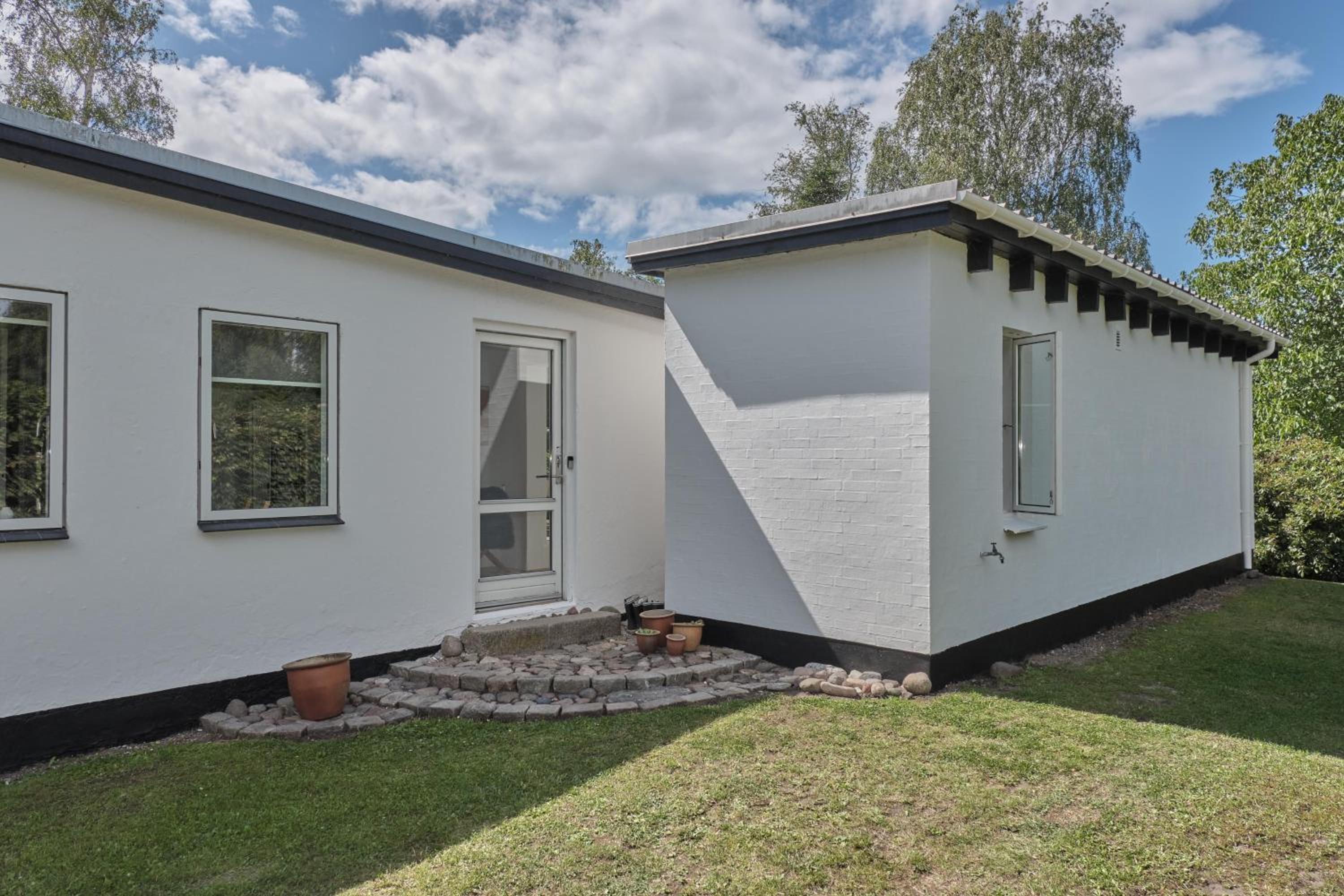 Well-Maintained House On Large Plot Only 250 Meters From Child-Friendly Sandy Beach