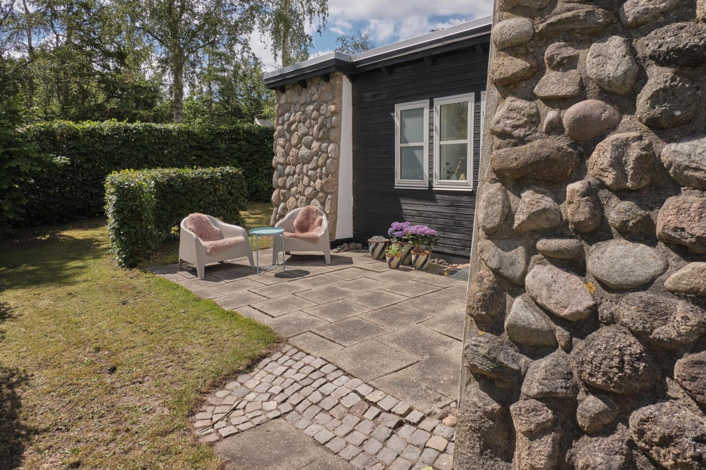 Well-Maintained House On Large Plot Only 250 Meters From Child-Friendly Sandy Beach
