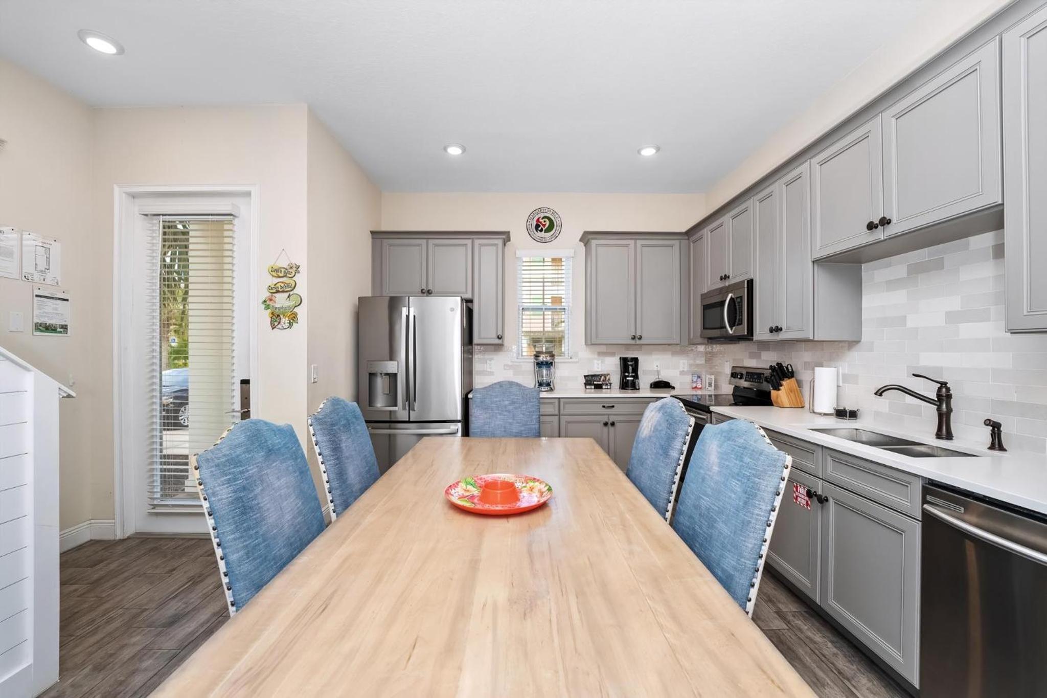 Pineapple Dream Cottage With Private Hot Tub Near Disney With Margaritaville Resort & Island H2O Access - 8000Sb