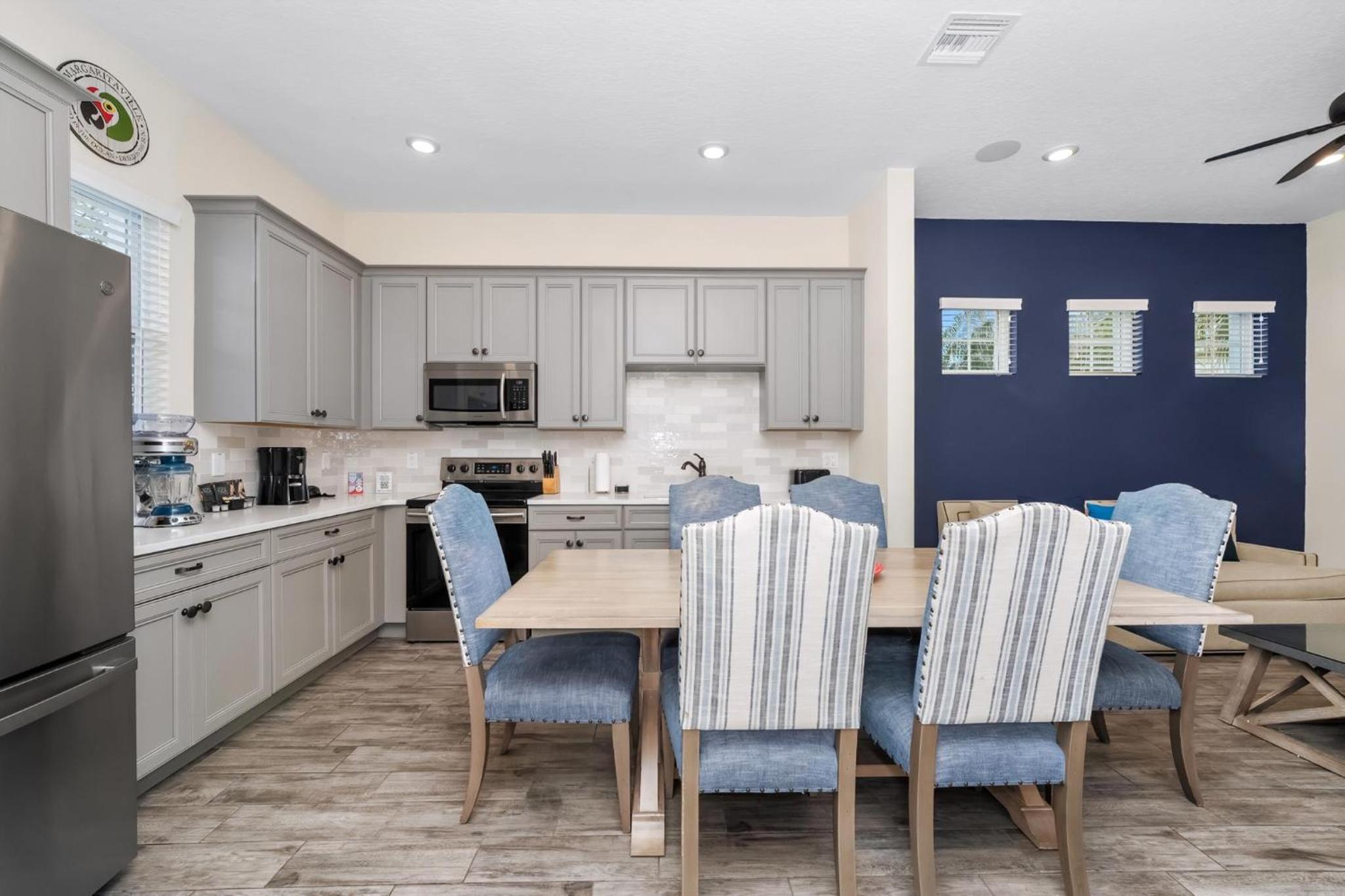 Pineapple Dream Cottage With Private Hot Tub Near Disney With Margaritaville Resort & Island H2O Access - 8000Sb
