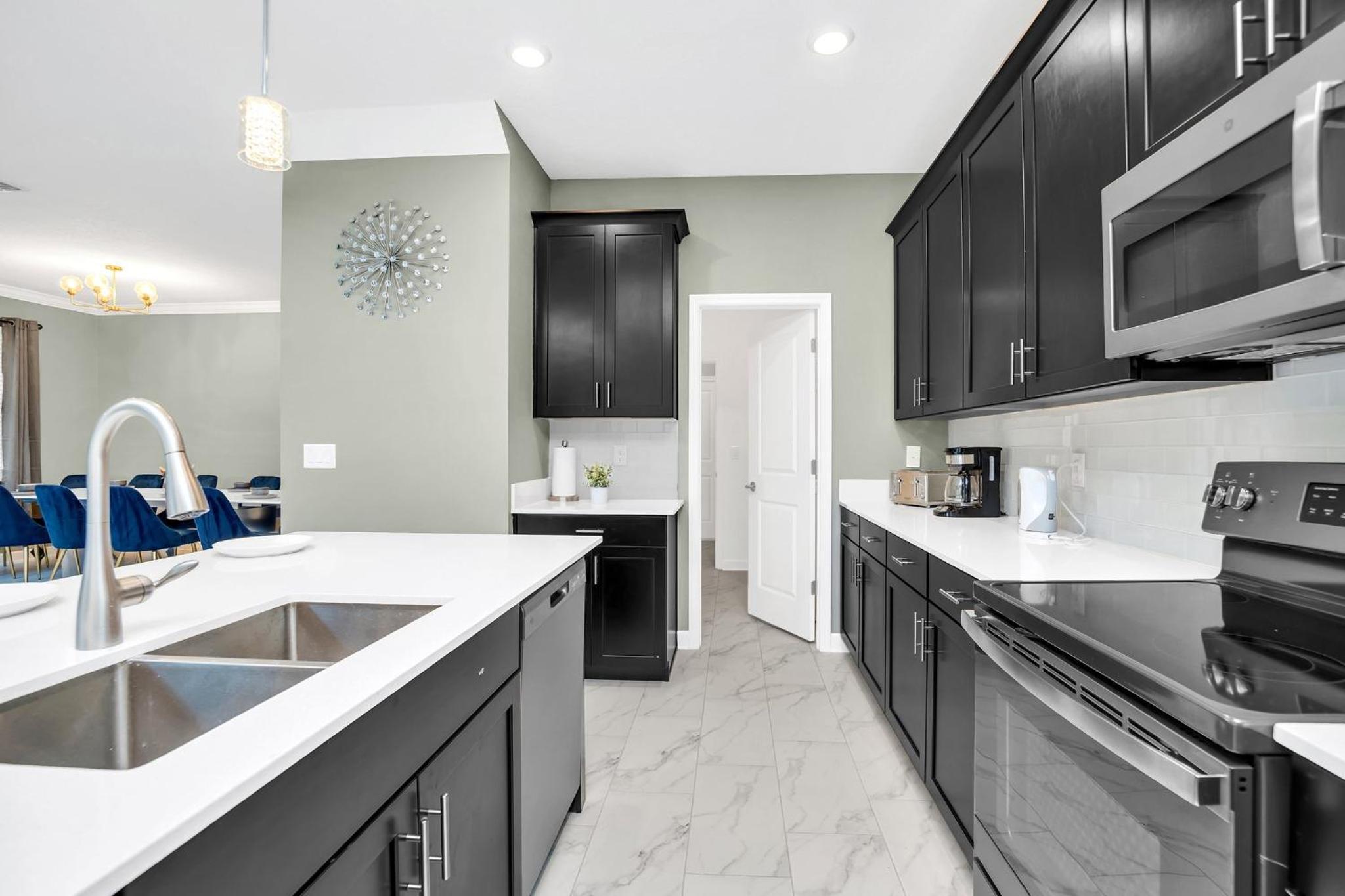 Cheerful 5 Bed 5 Bath Homes With Private Pool view 4