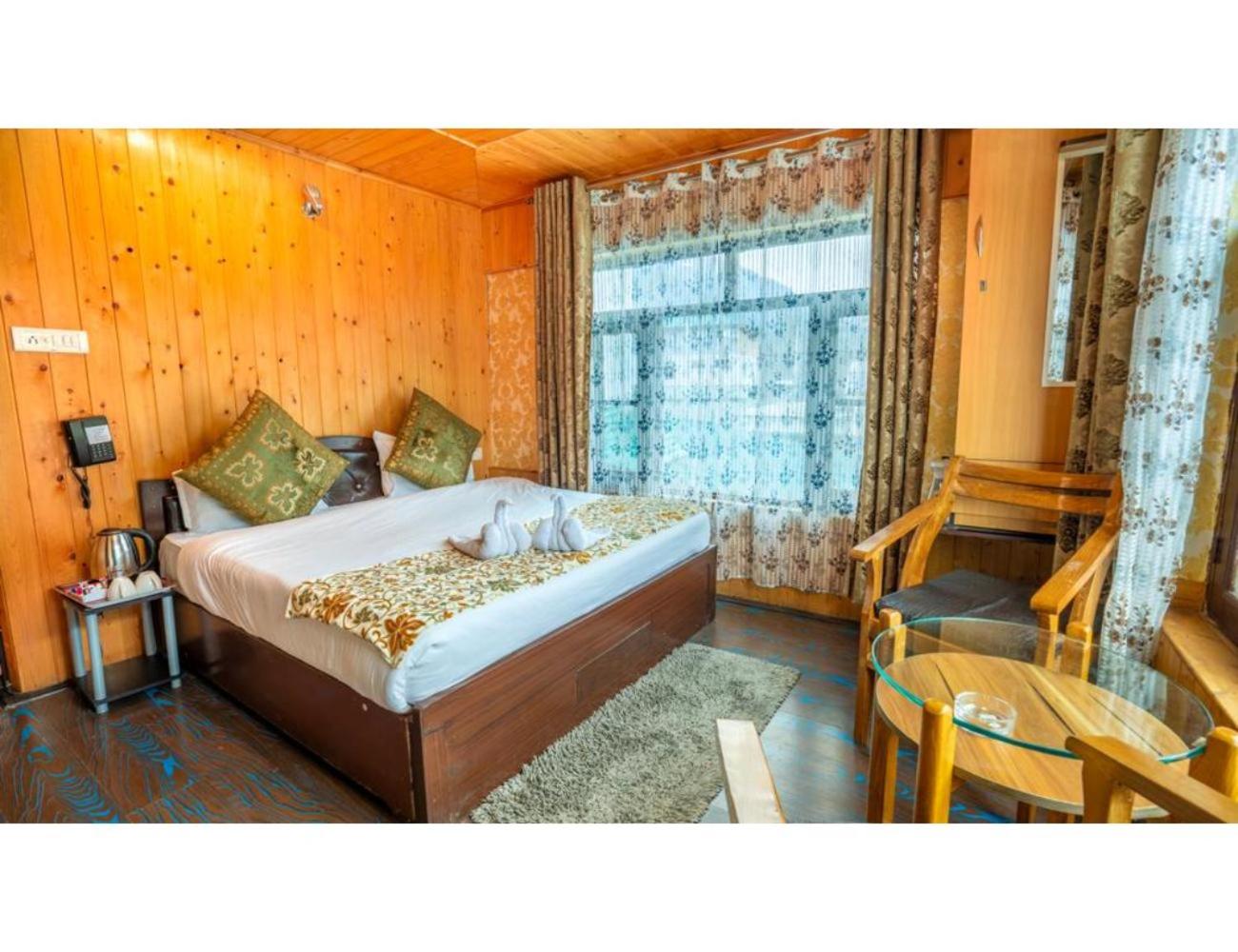 Hotel Pahalgam Peaks, Pahalgam view 3