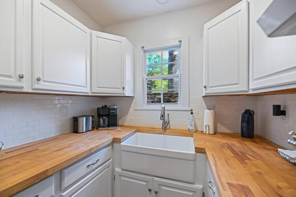Cloverdale Cottage view 4