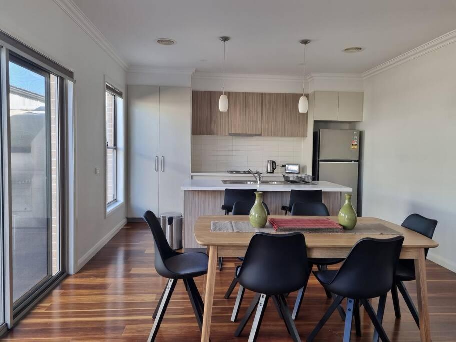 2 bedroom house Central Nagambie sleeps 5