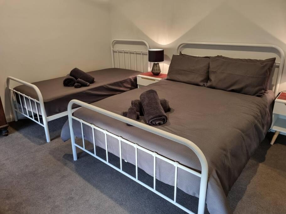 2 bedroom house Central Nagambie sleeps 5