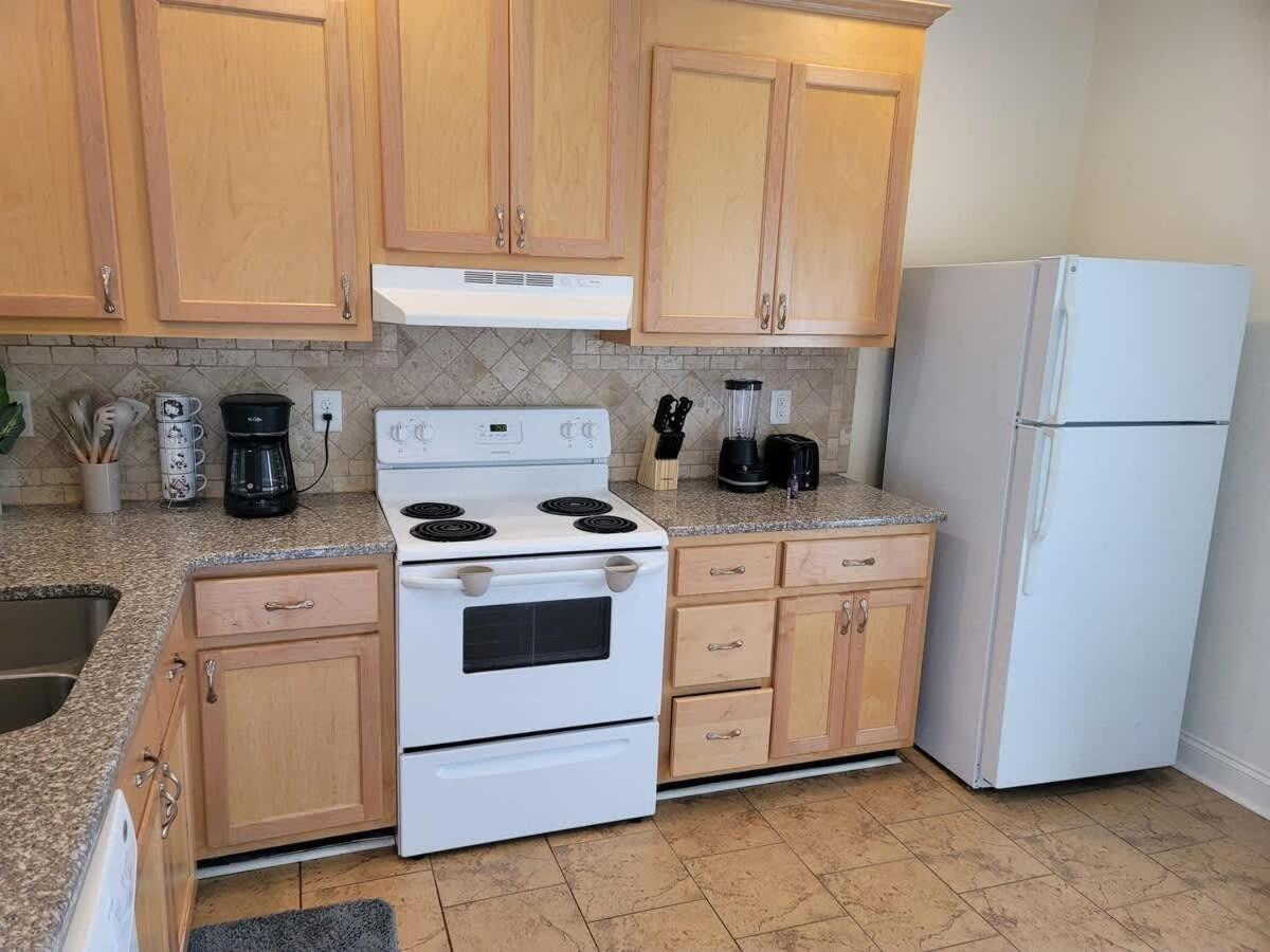 Cozy 2B Townhouse - King Bed
