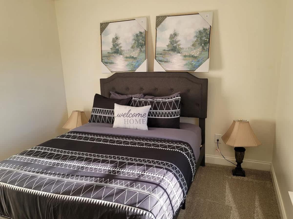 Cozy 2B Townhouse - King Bed