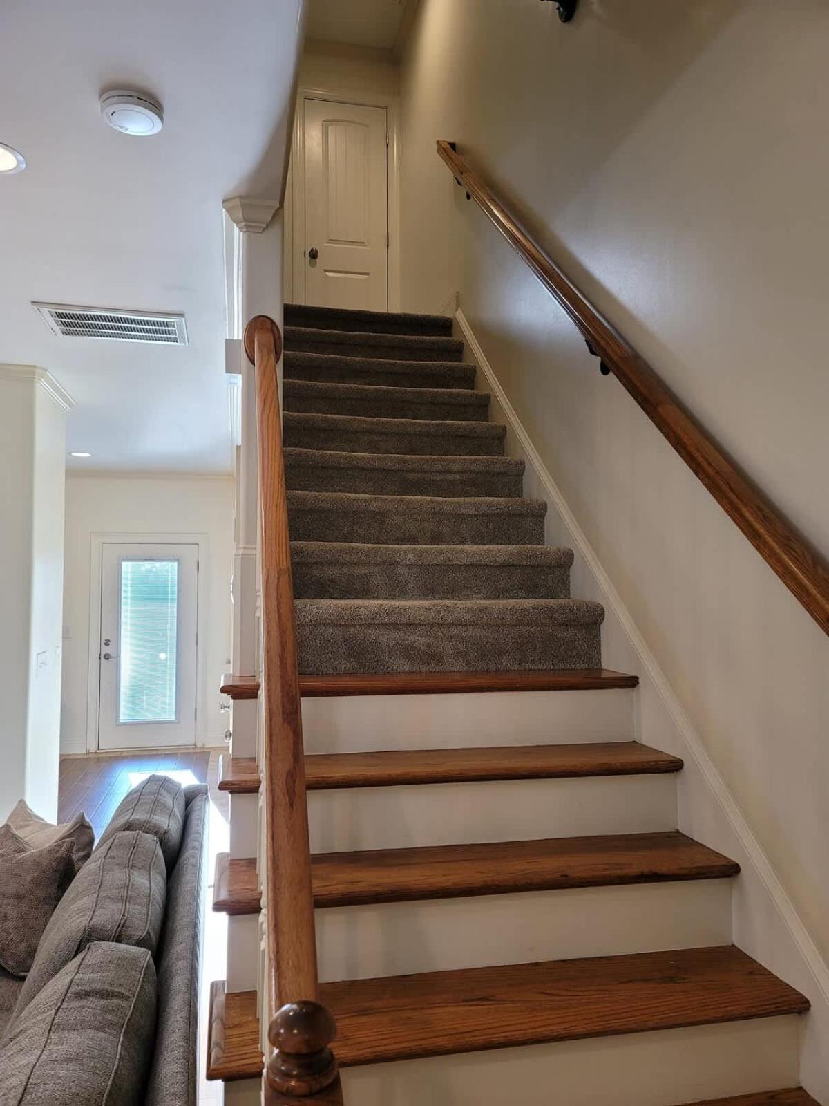 Cozy 2B Townhouse - King Bed