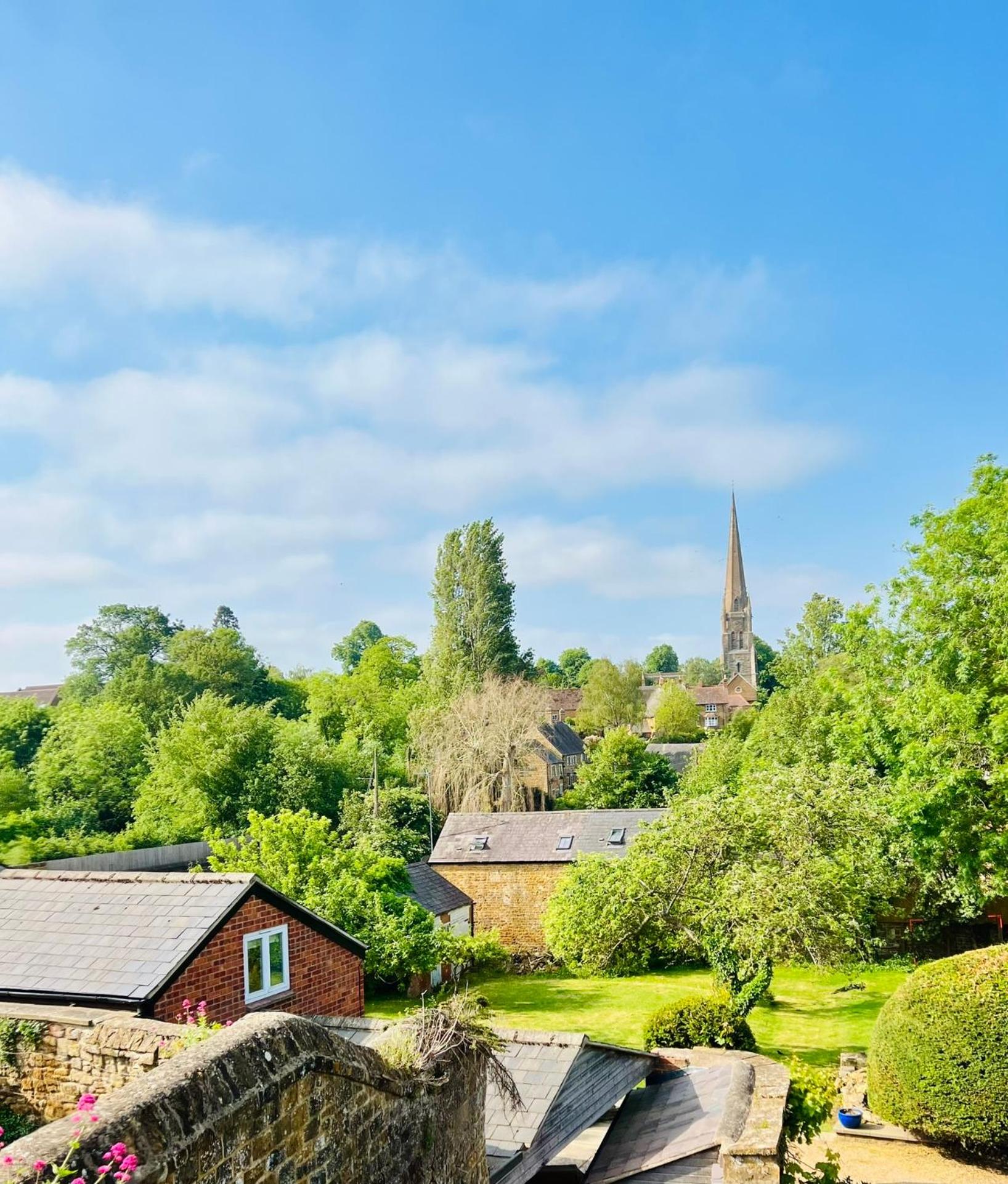 Large room in Stunning Cottage Edge of the Cotswolds