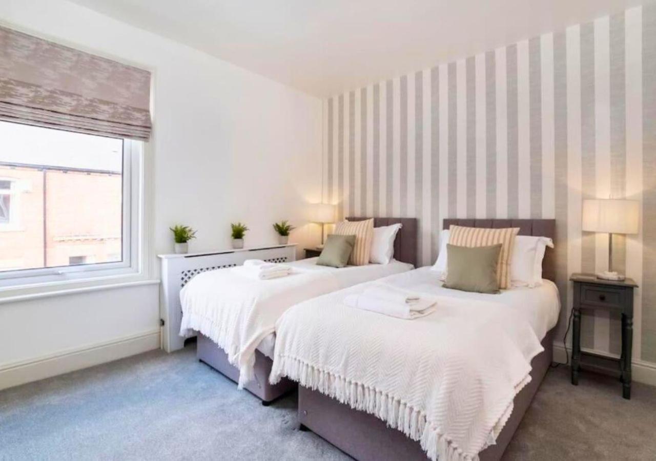 Amberley House - with Hot Tub + Free Parking photo 4