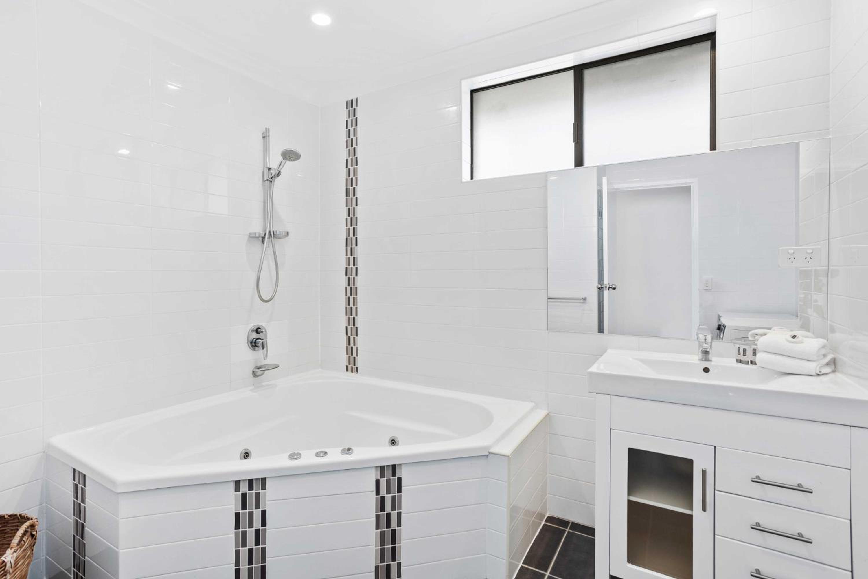 Beachside Palm Beach Luxury - 2 Bedroom Apartment