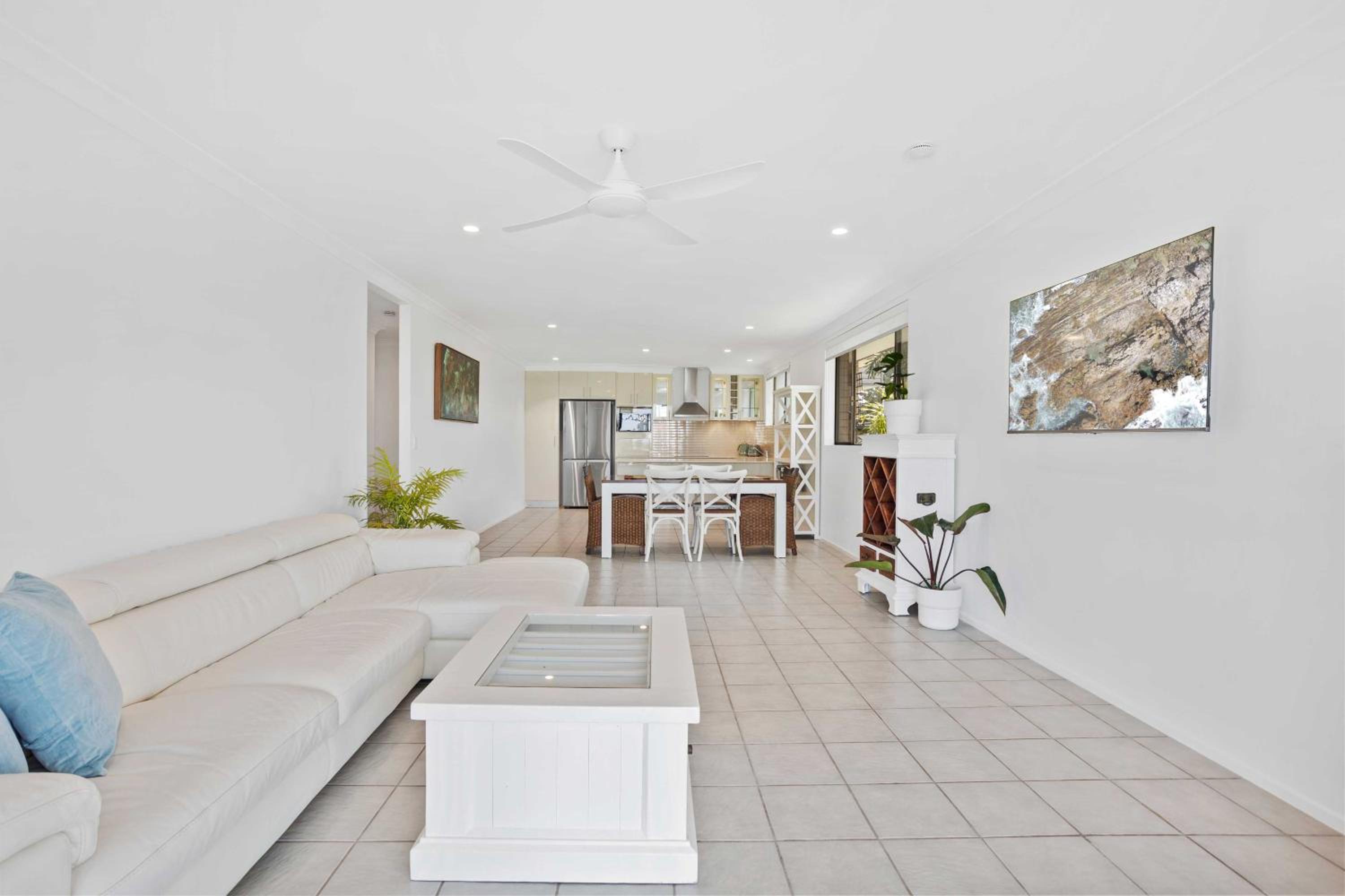 Beachside Palm Beach Luxury - 2 Bedroom Apartment