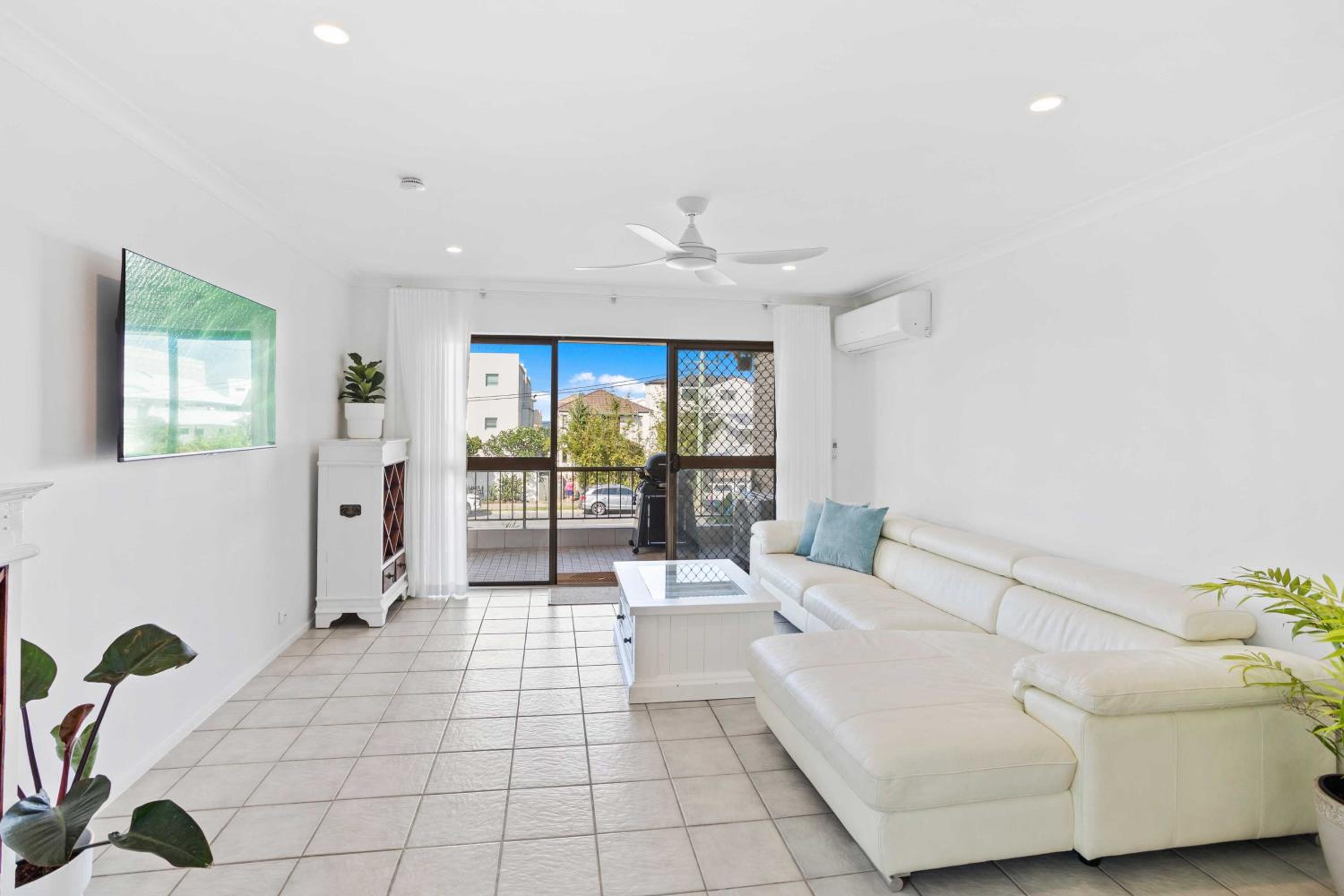 Beachside Palm Beach Luxury - 2 Bedroom Apartment