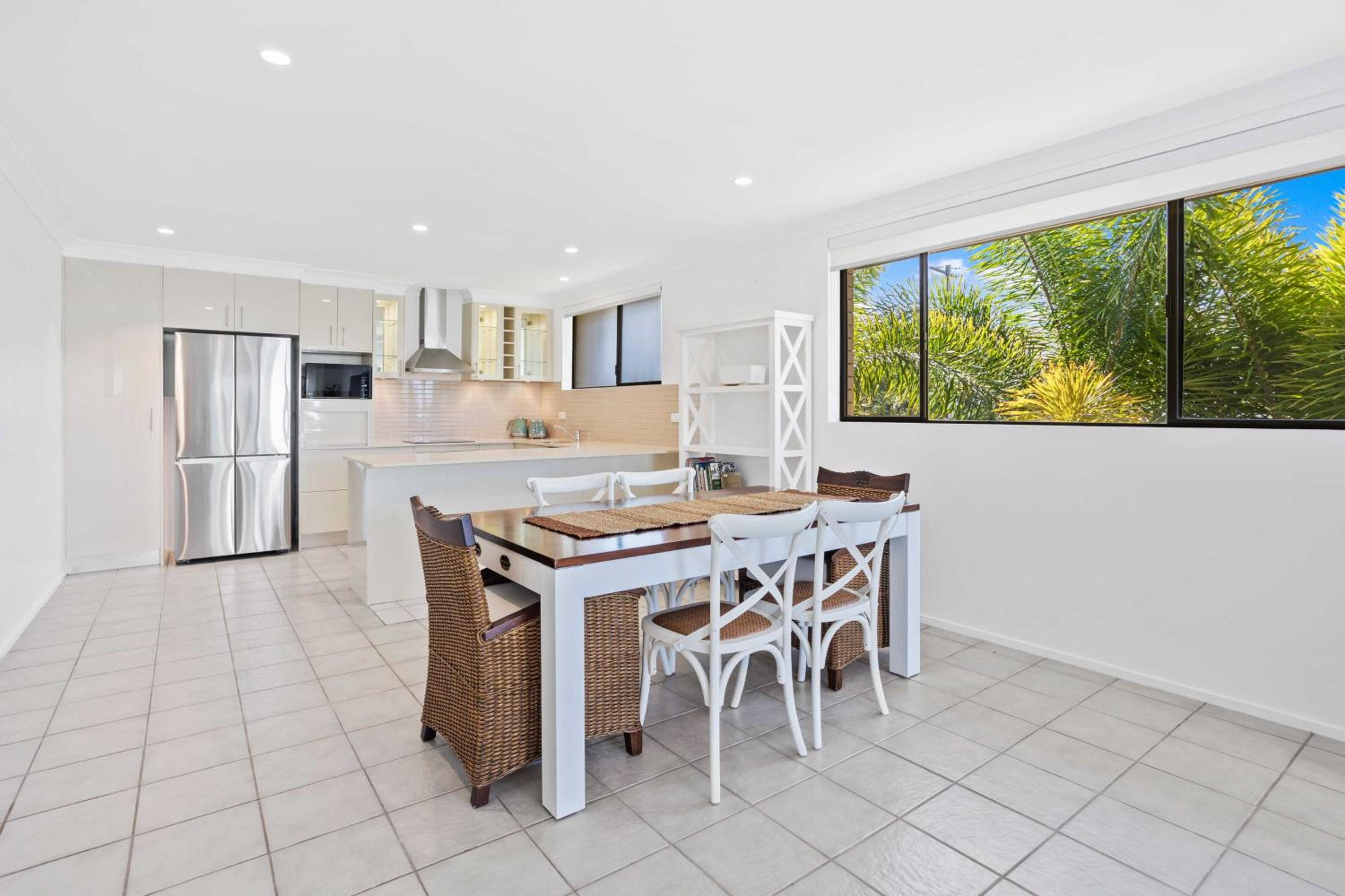 Beachside Palm Beach Luxury - 2 Bedroom Apartment