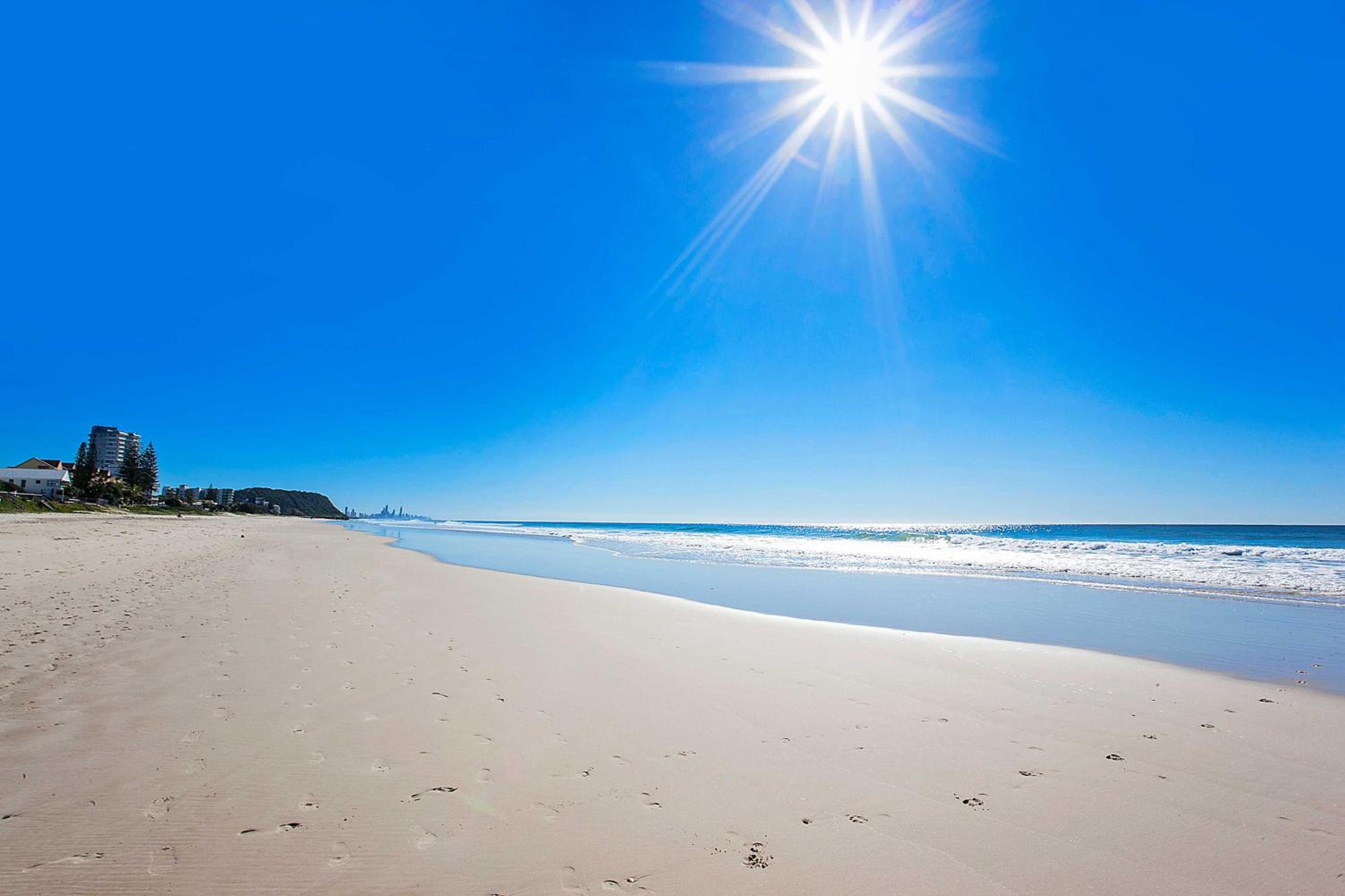 Beachside Palm Beach Luxury - 2 Bedroom Apartment