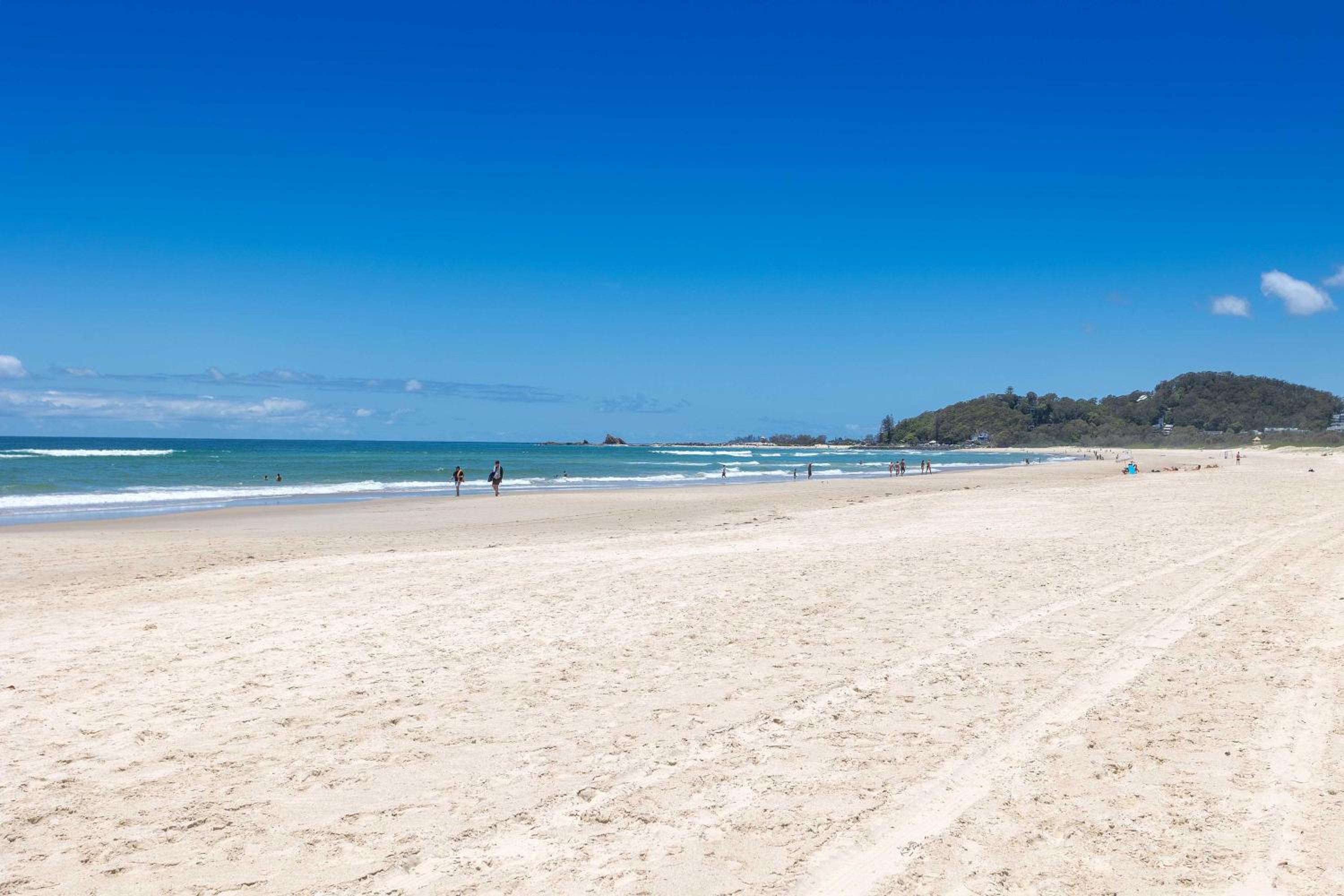Beachside Palm Beach Luxury - 2 Bedroom Apartment