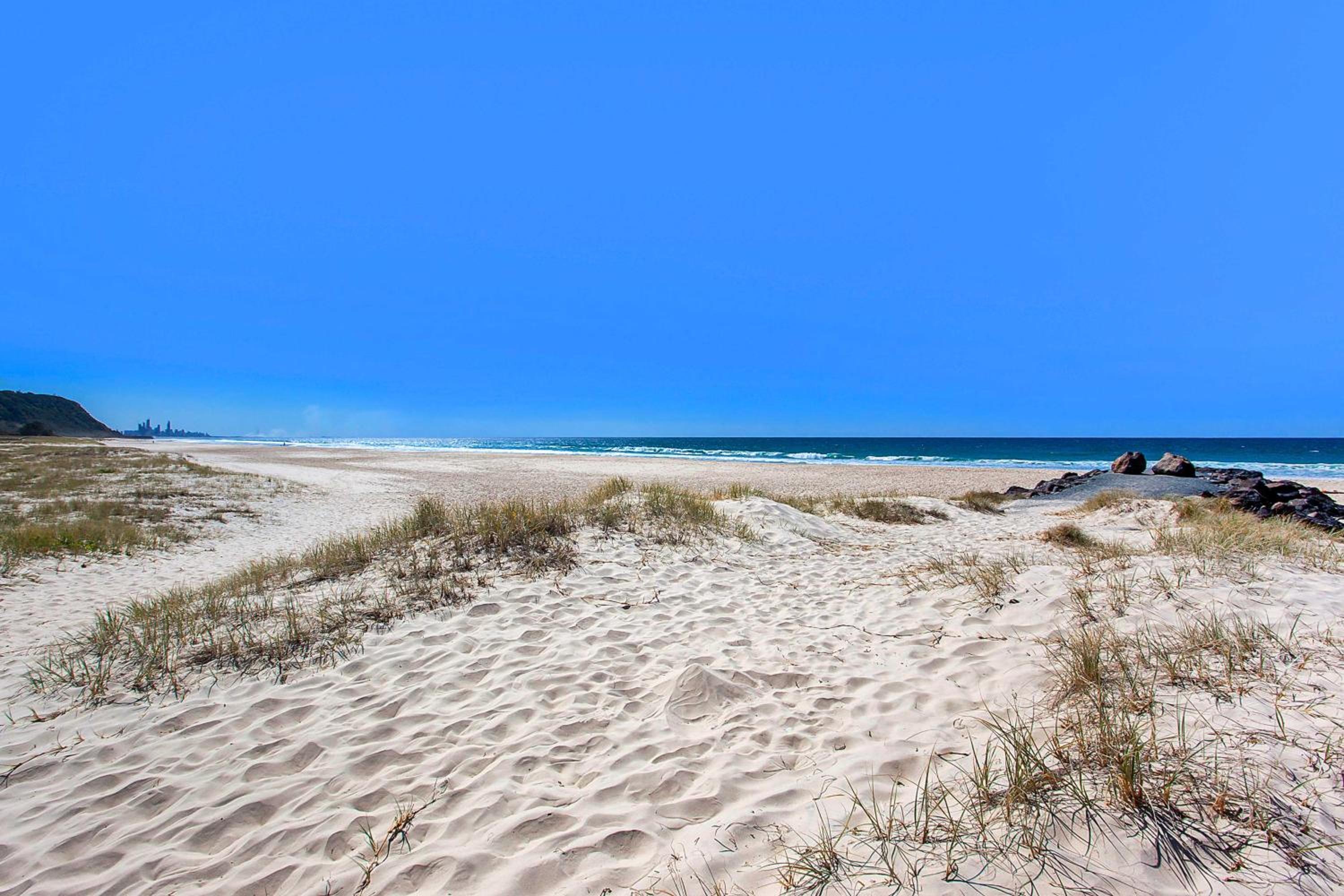 Beachside Palm Beach Luxury - 2 Bedroom Apartment