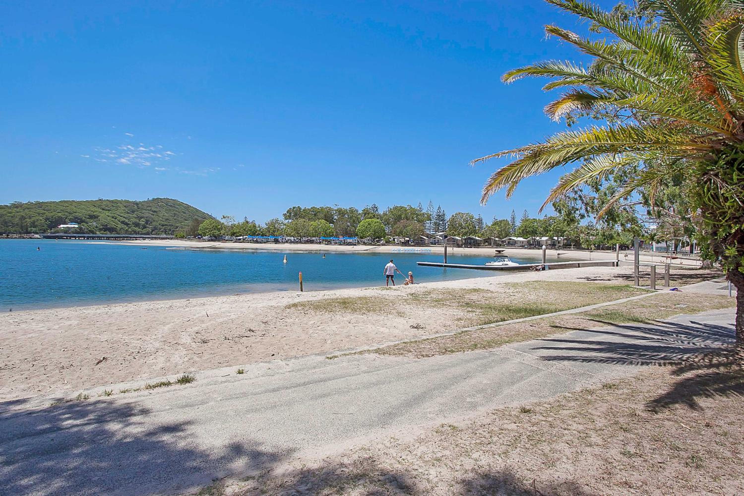 Beachside Palm Beach Luxury - 2 Bedroom Apartment