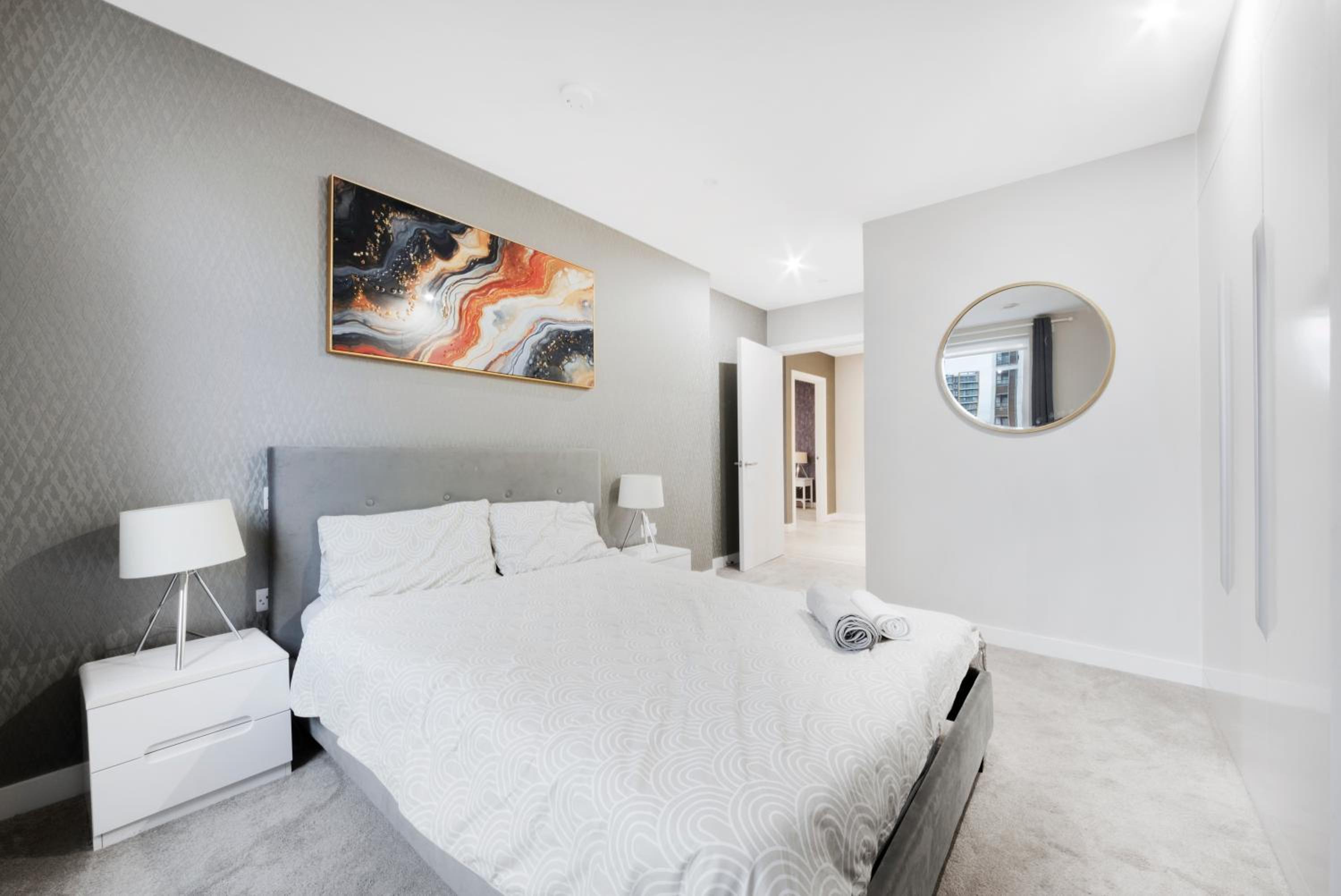 Modern 2 Bed Heart of Elephant Castle