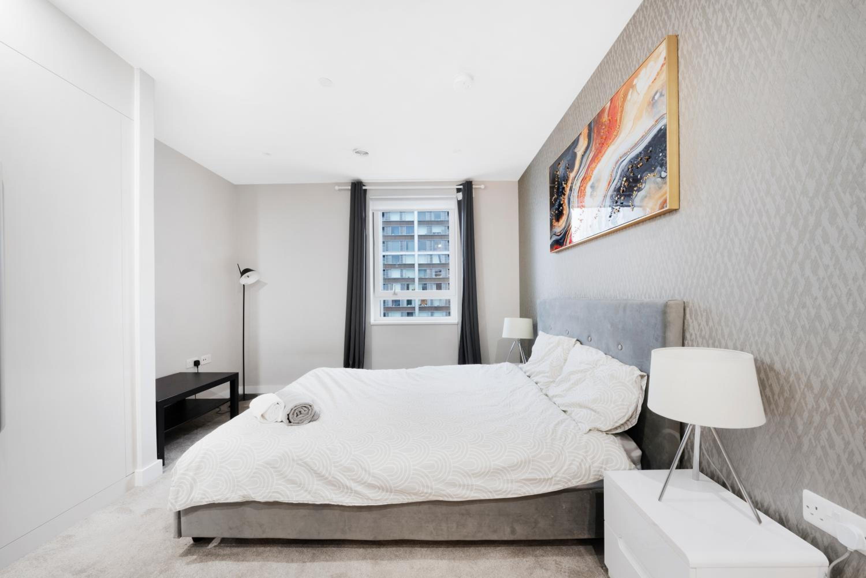 Modern 2 Bed Heart of Elephant Castle