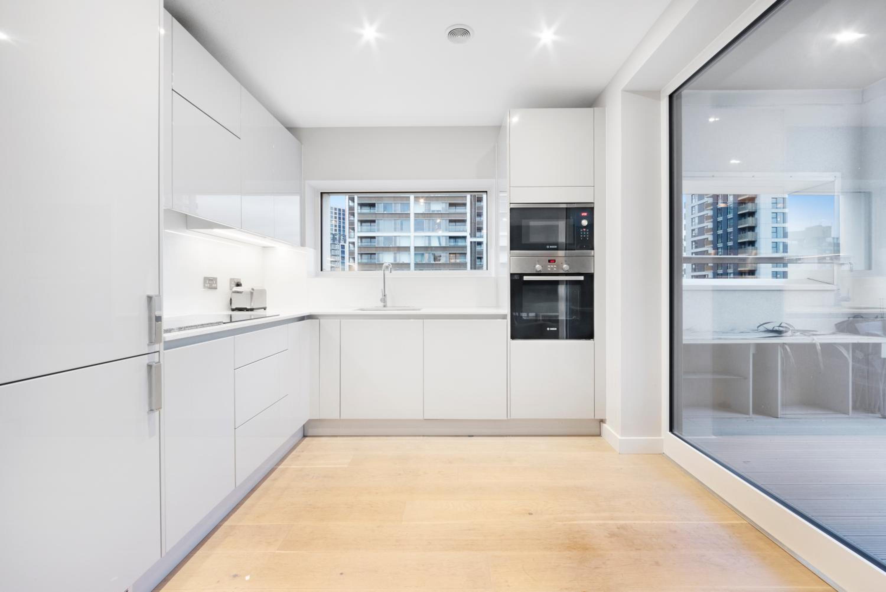 Modern 2 Bed Heart of Elephant Castle
