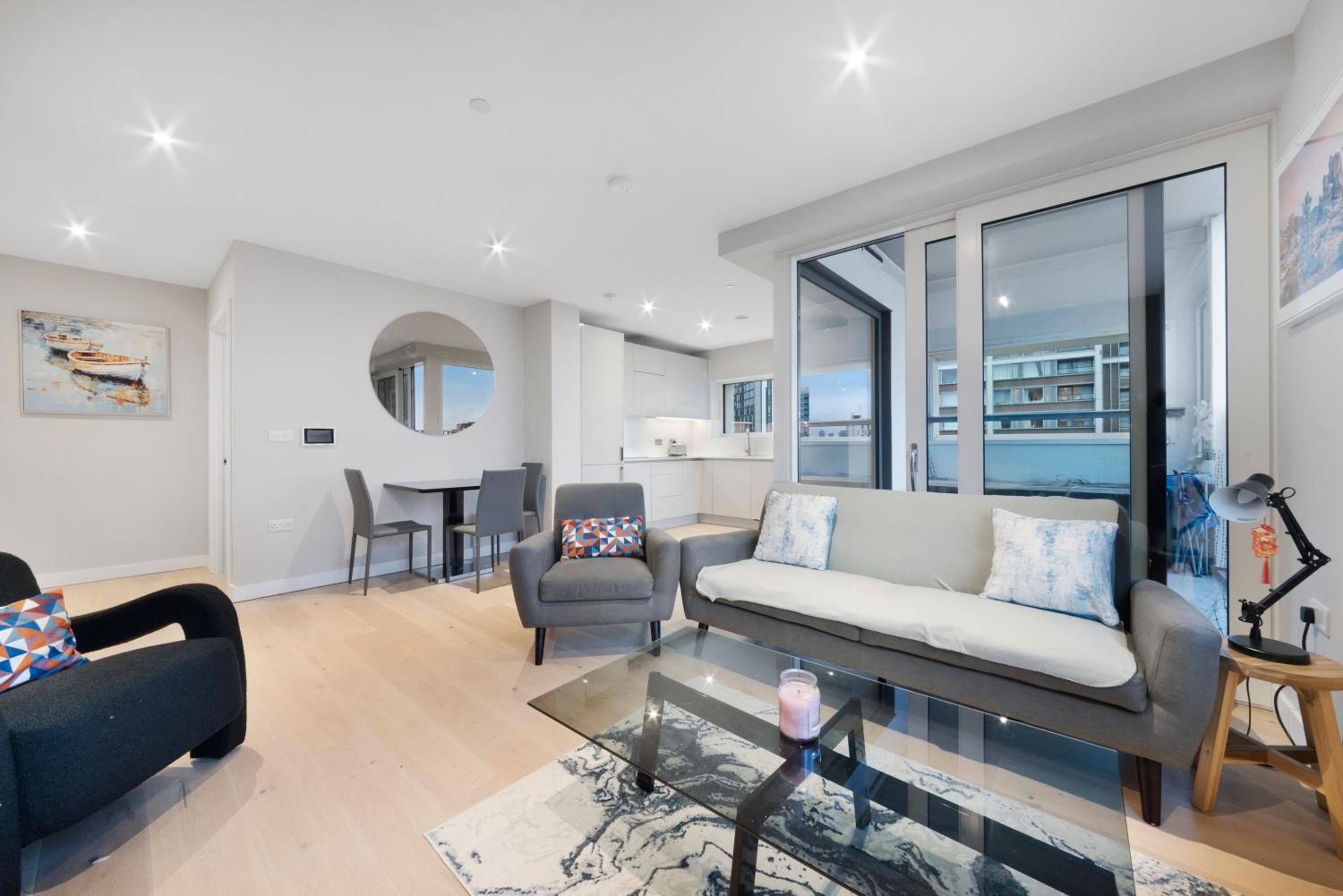 Modern 2 Bed Heart of Elephant Castle