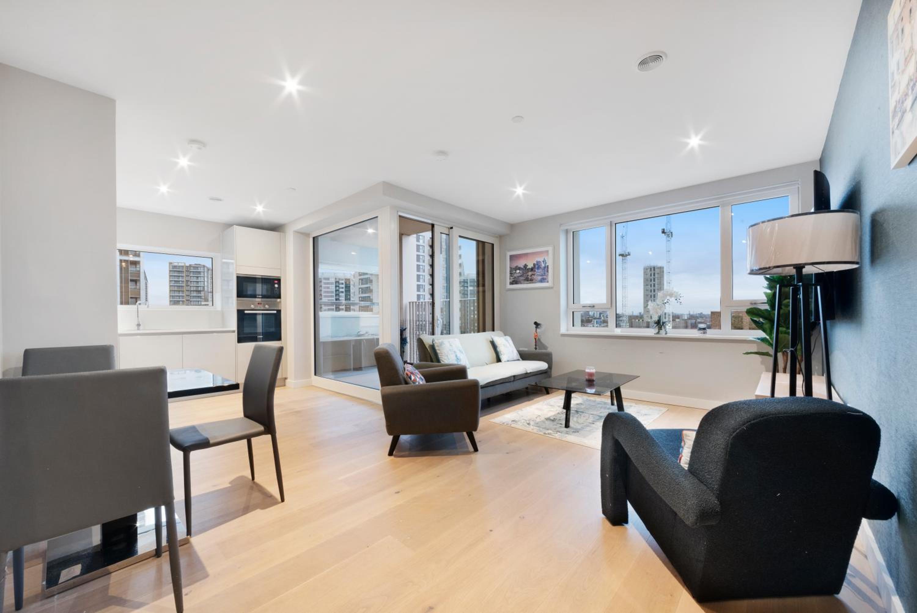 Modern 2 Bed Heart of Elephant Castle