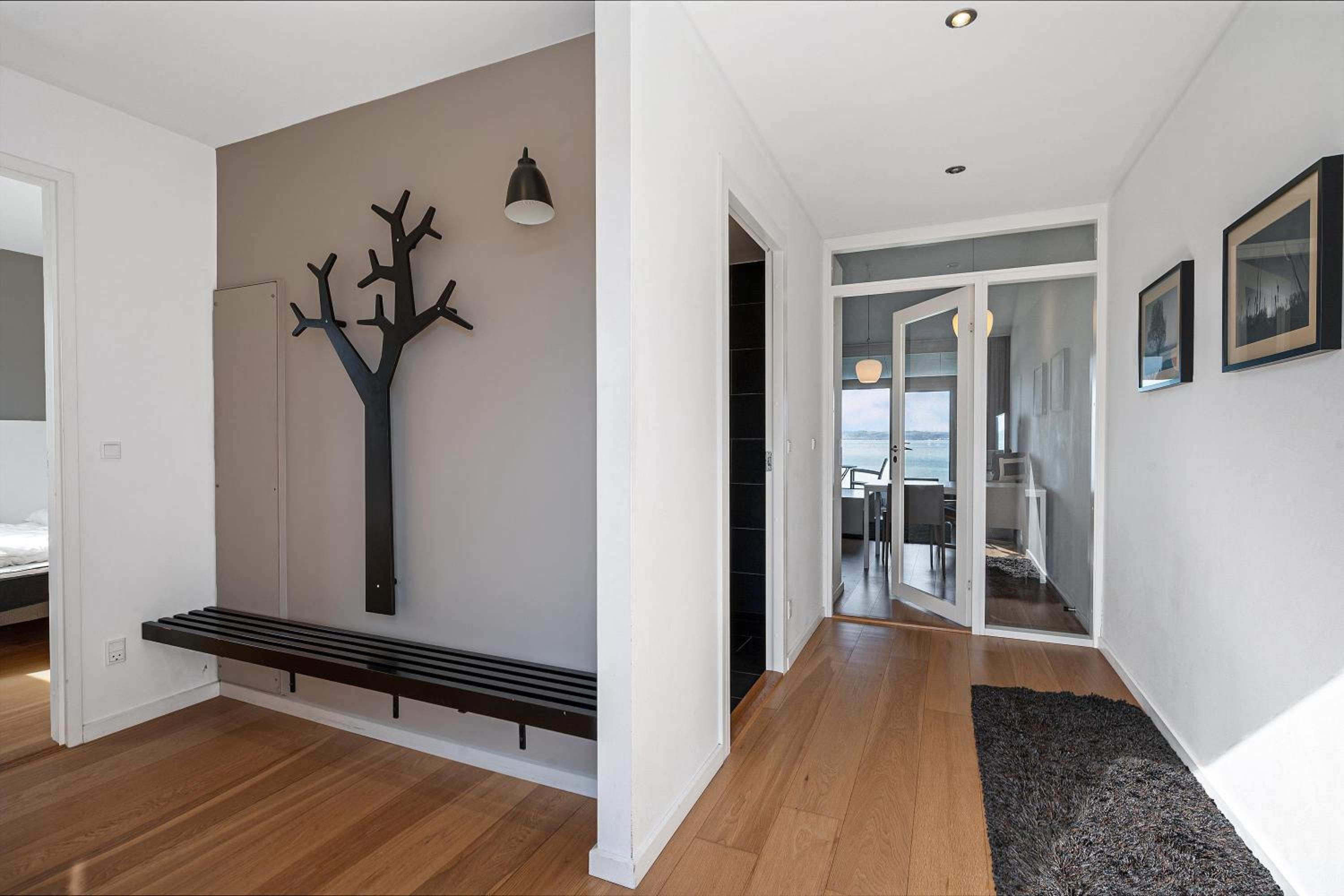Bright 1St-Floor Apartment