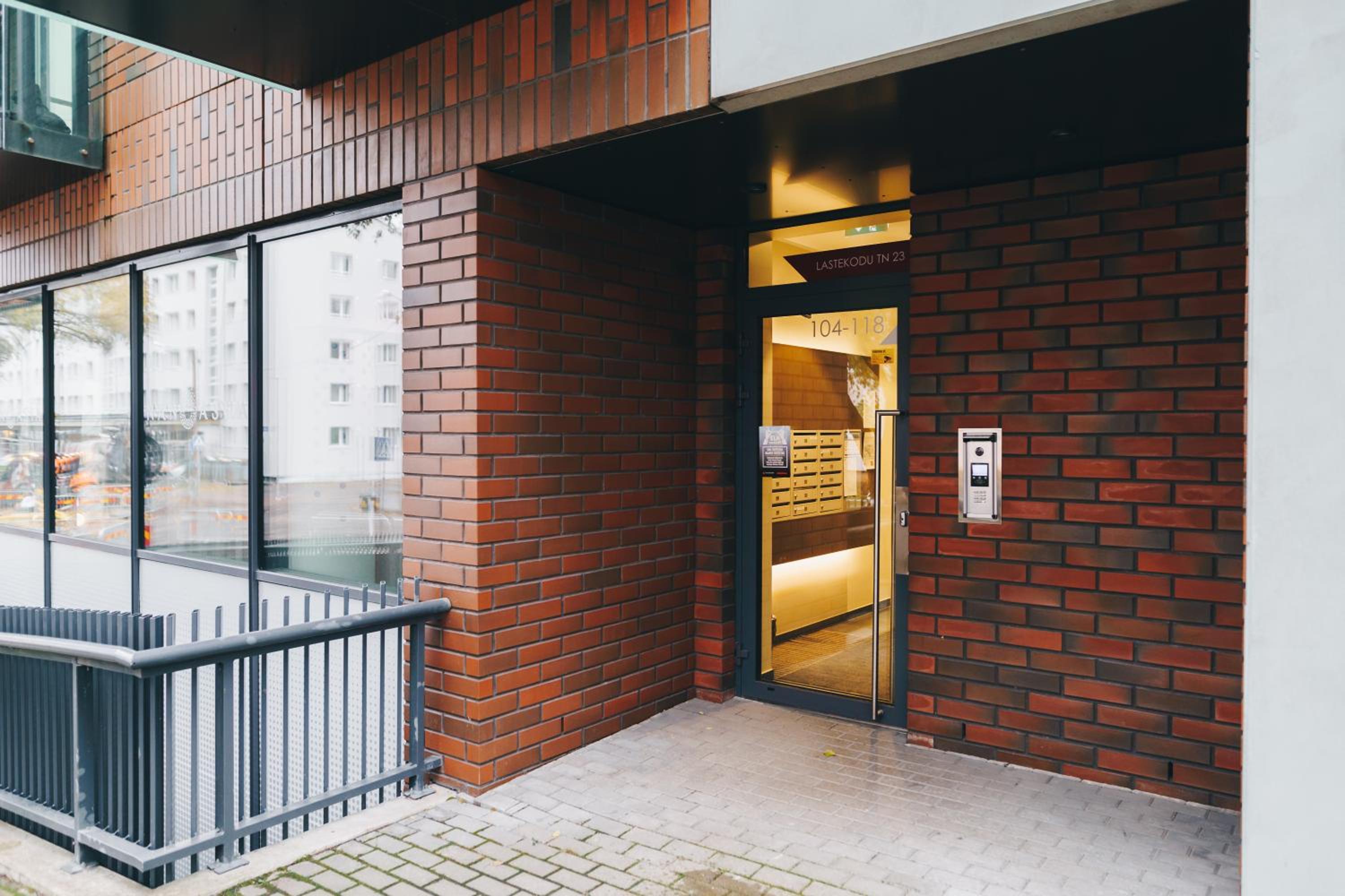 Family apartment with balcony and free parking