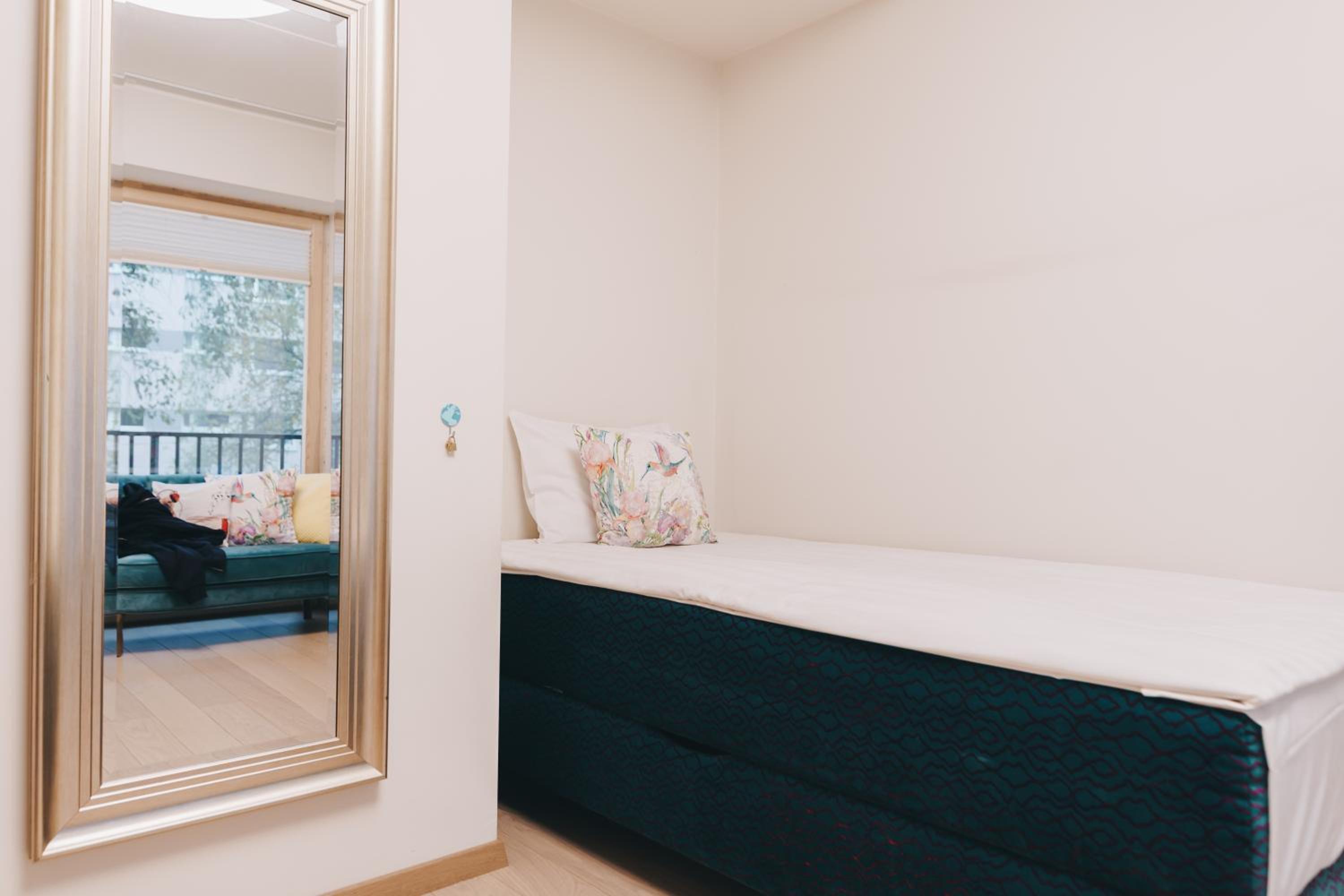 Family apartment with balcony and free parking