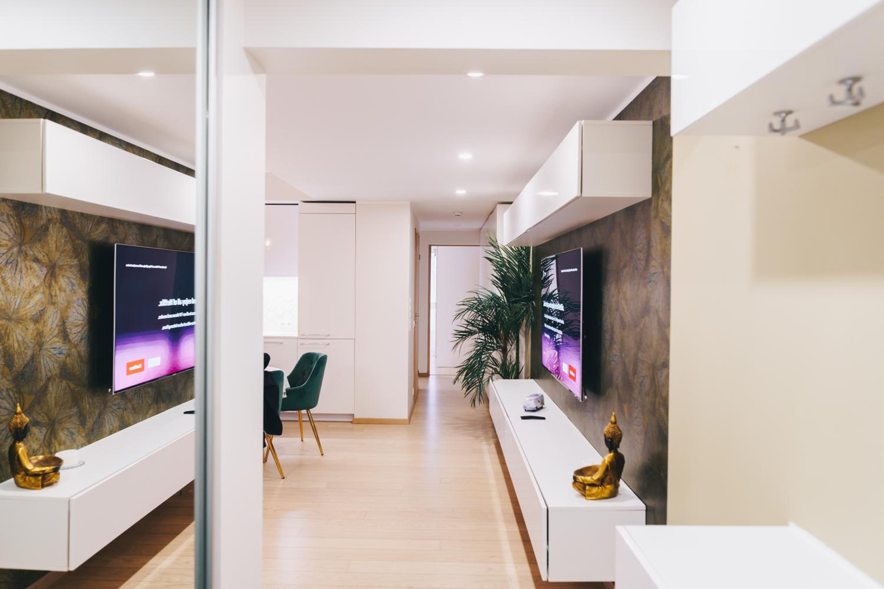 Family apartment with balcony and free parking