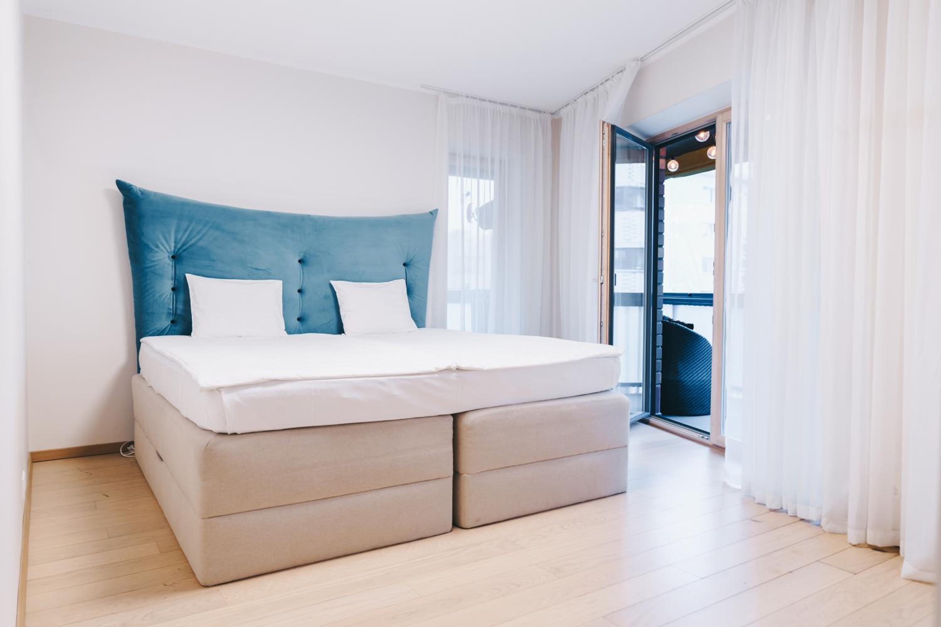 Family apartment with balcony and free parking